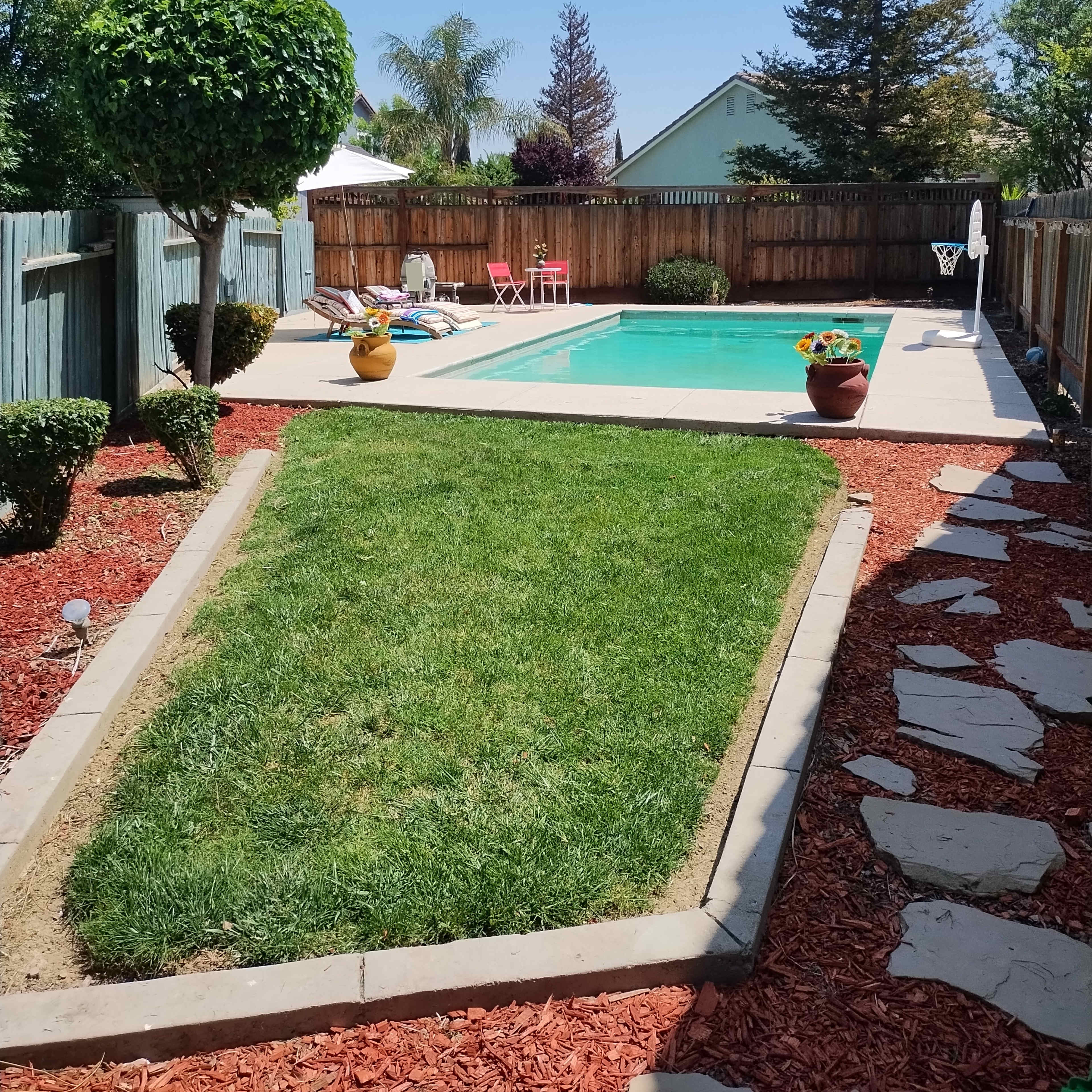 Newman Rest and Relaxation pool and patio rental space Image in Newman, Newman, CA