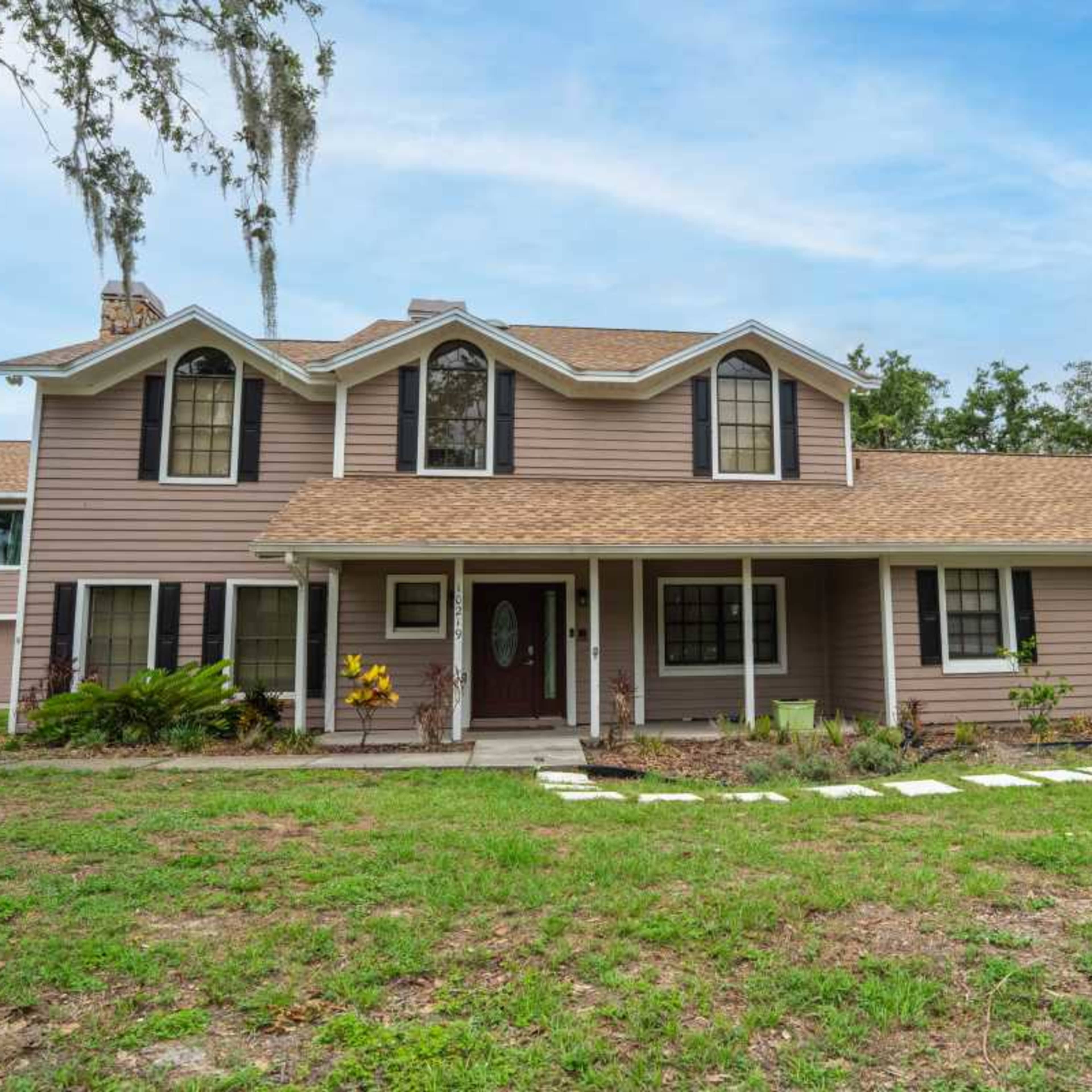 Roomy Event-Ready Space with Stone Fireplace and a Quiet Suburban feel Image in Riverview, Riverview, FL