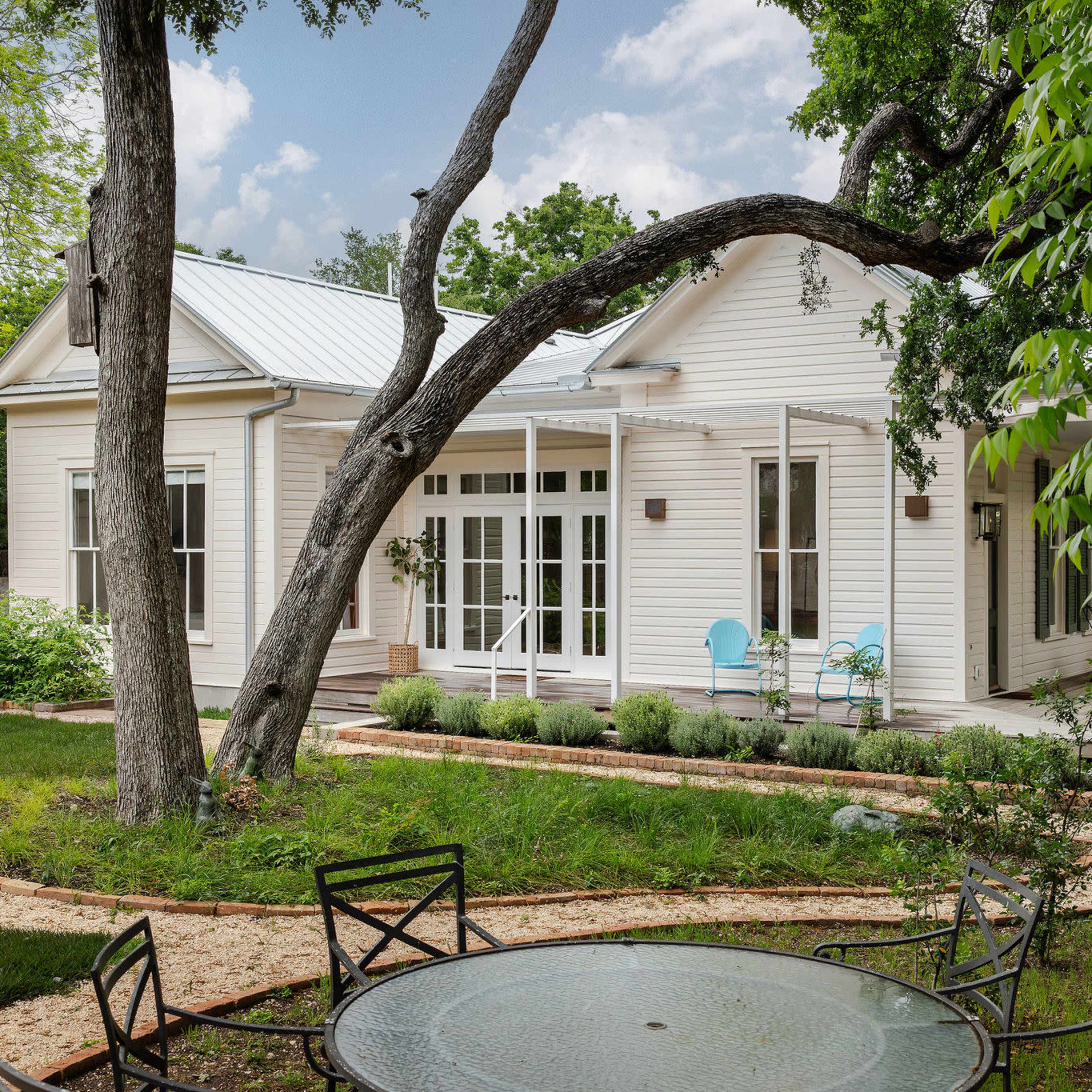 SOCO Stunner: Your Next Epic Shoot Location Image in South River City, Austin, TX