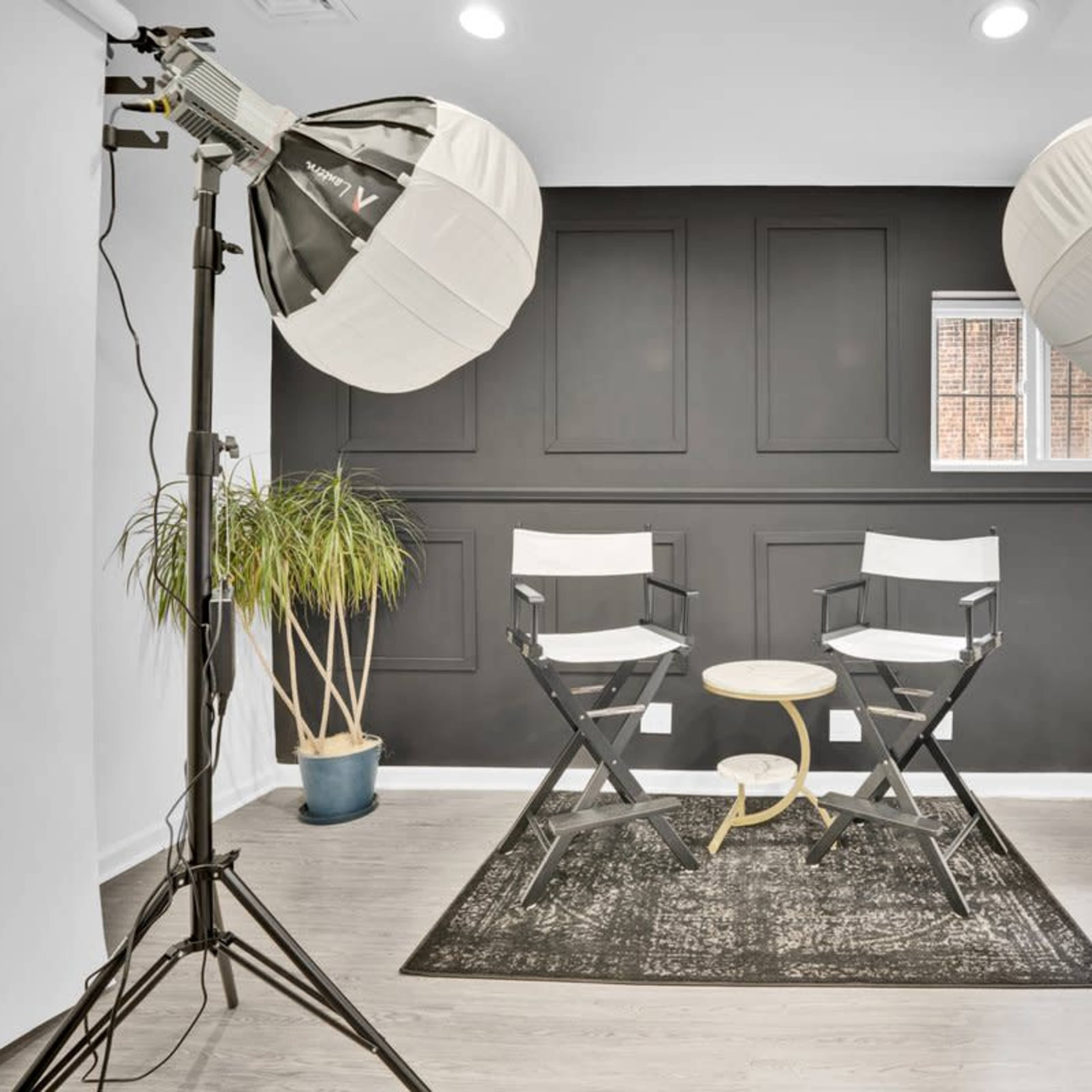 Multiple Settings Studio in Queens Image in Richmond Hill, Queens County, NY