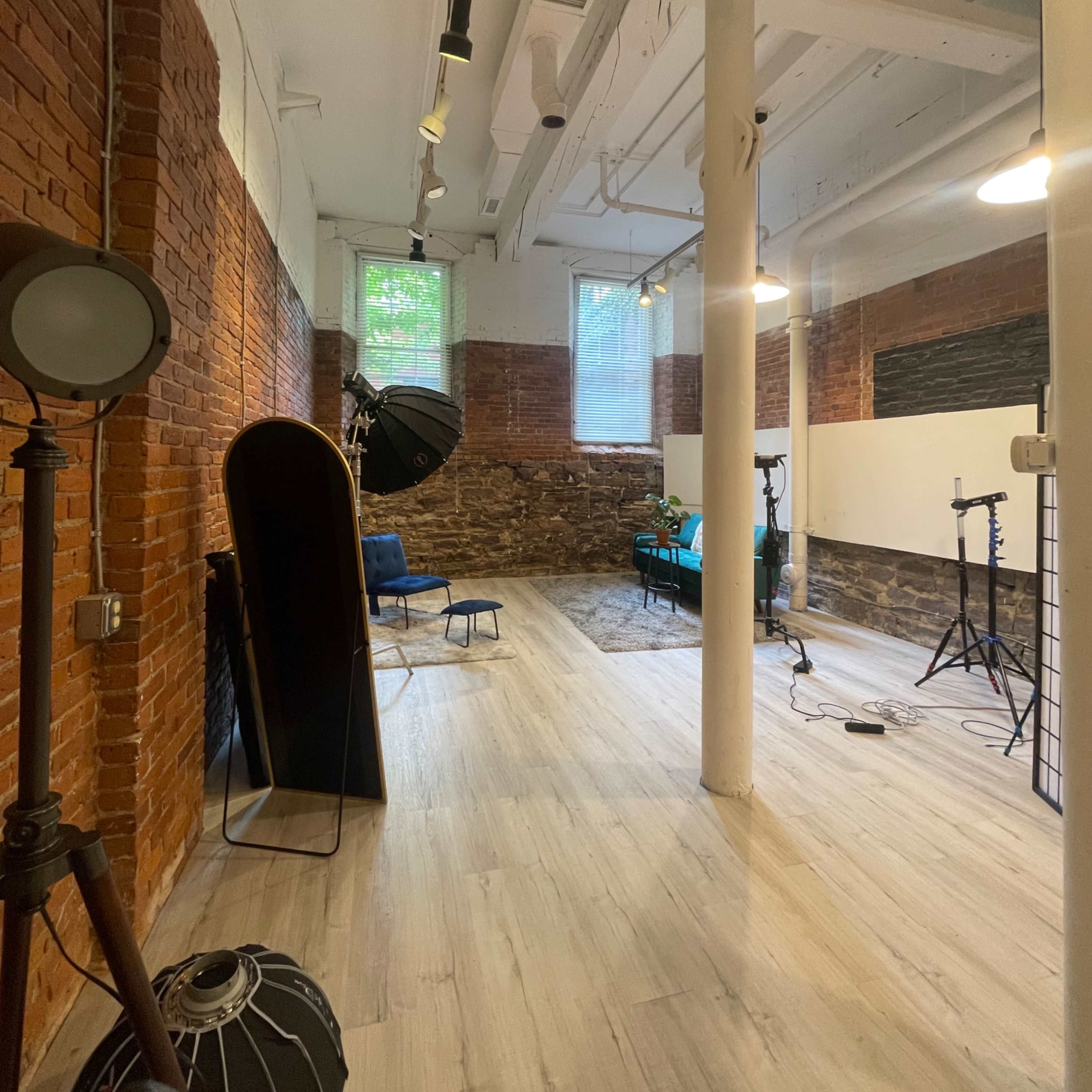 Downtown loft vibes with nice natural light Image in Burlington, Burlington, VT