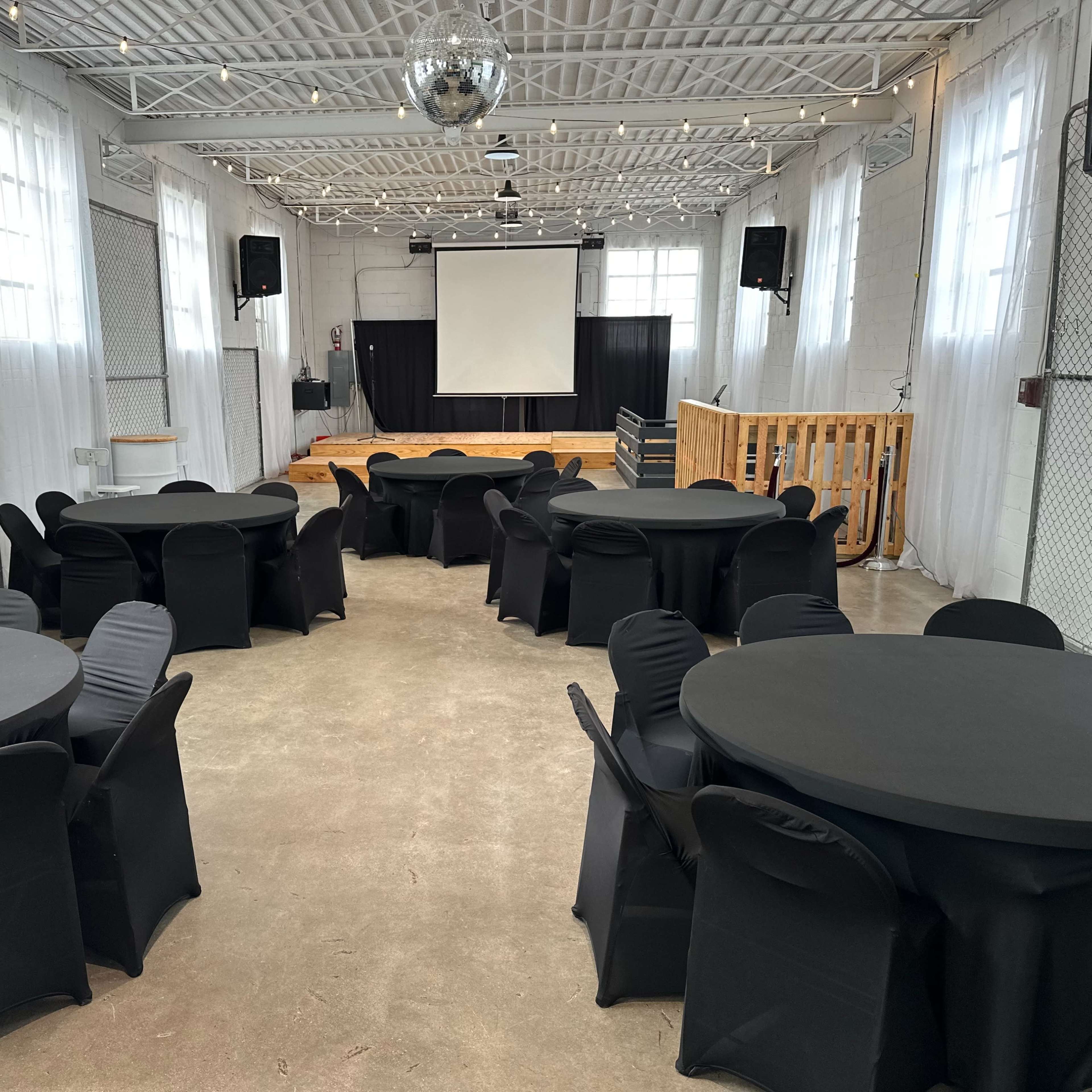 Walkers point warehouse with natural lighting and high ceilings Image in Harbor View, Milwaukee, WI