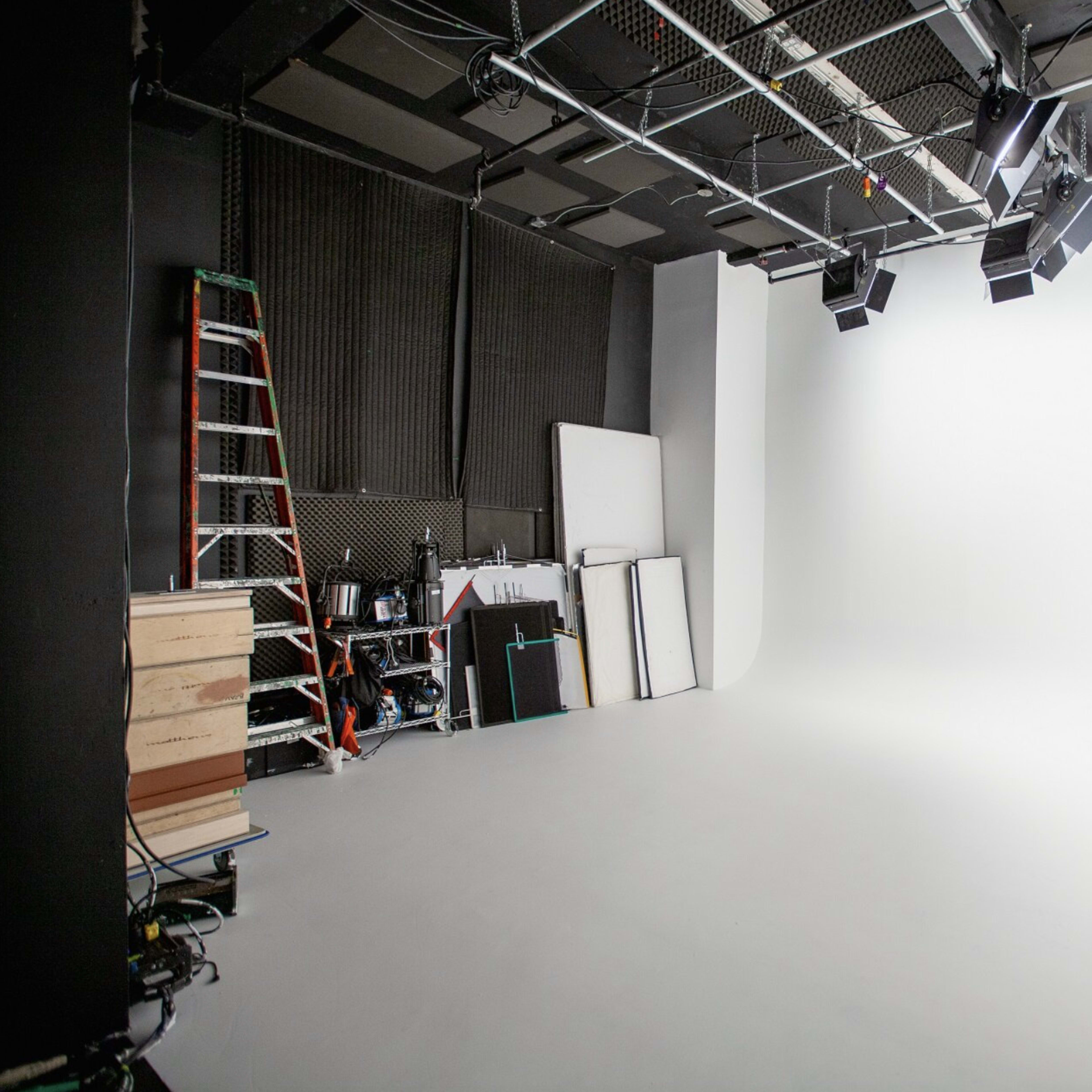 Midtown - White Cyc Stage Image in Midtown Manhattan, New York, NY