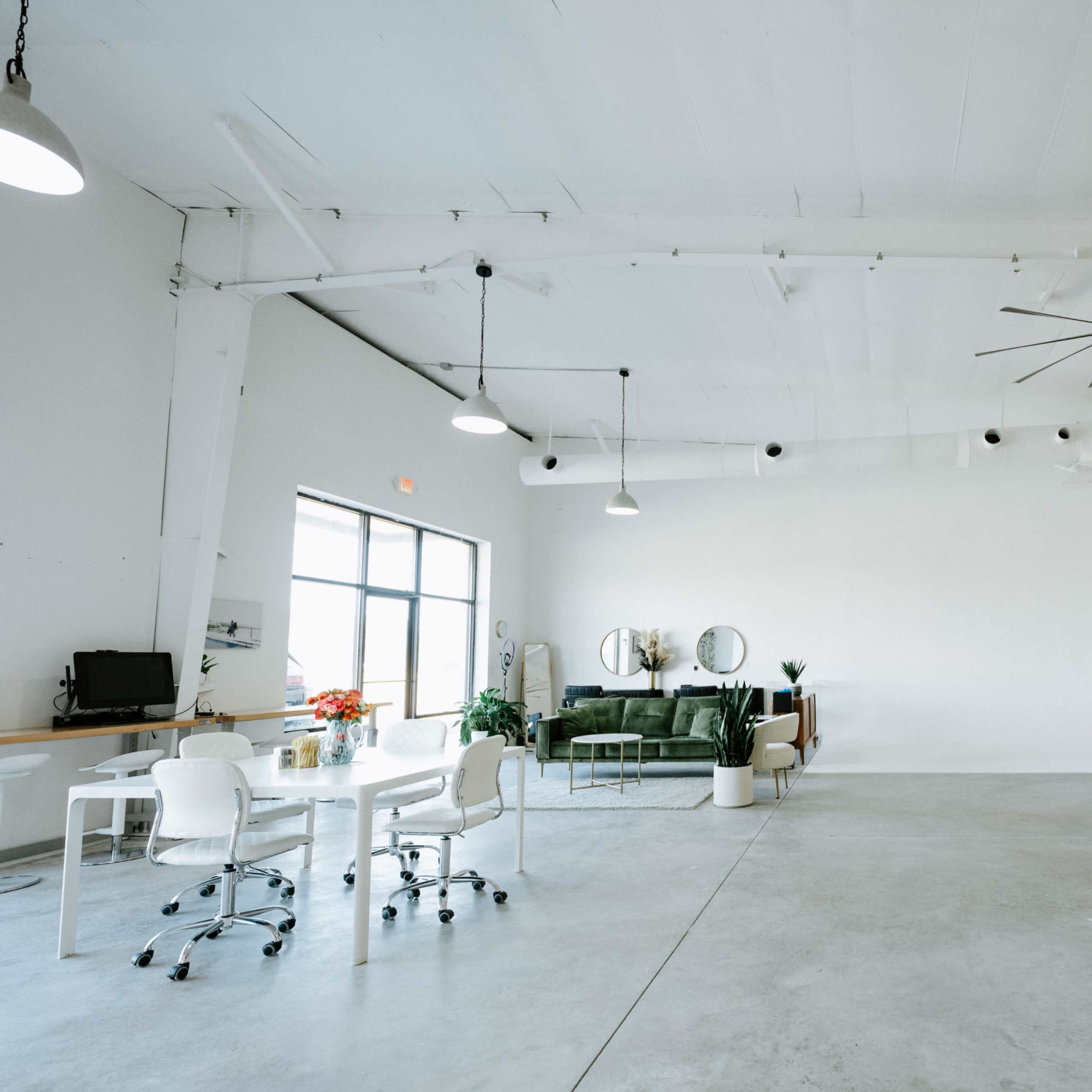 Large Bright & Airy Photo Studio with Cyclorama Wall Image in , Richlands, NC