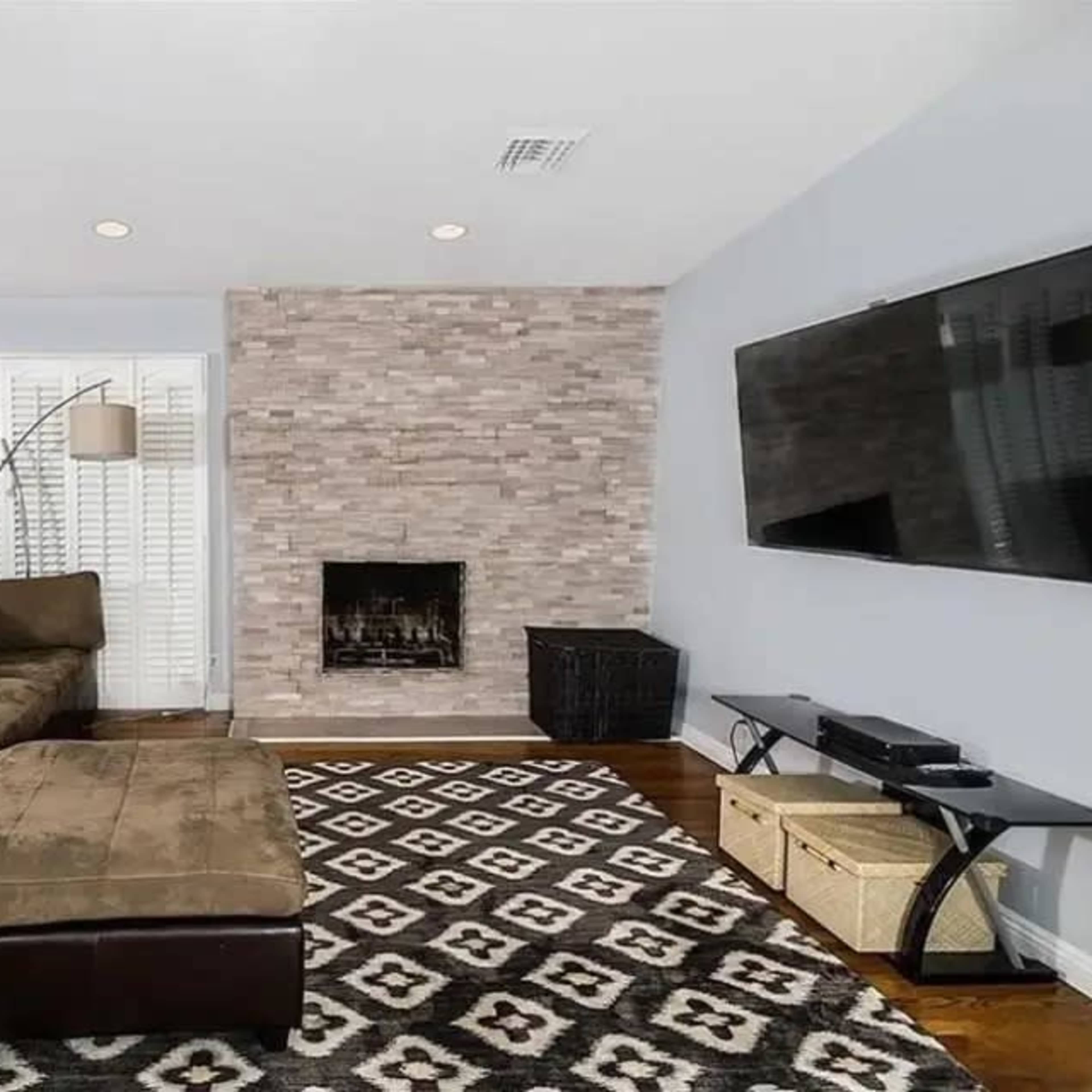 Renovated 4-Bed 2-Bath Home in Northridge Image in Porter Ranch, Los Angeles, CA