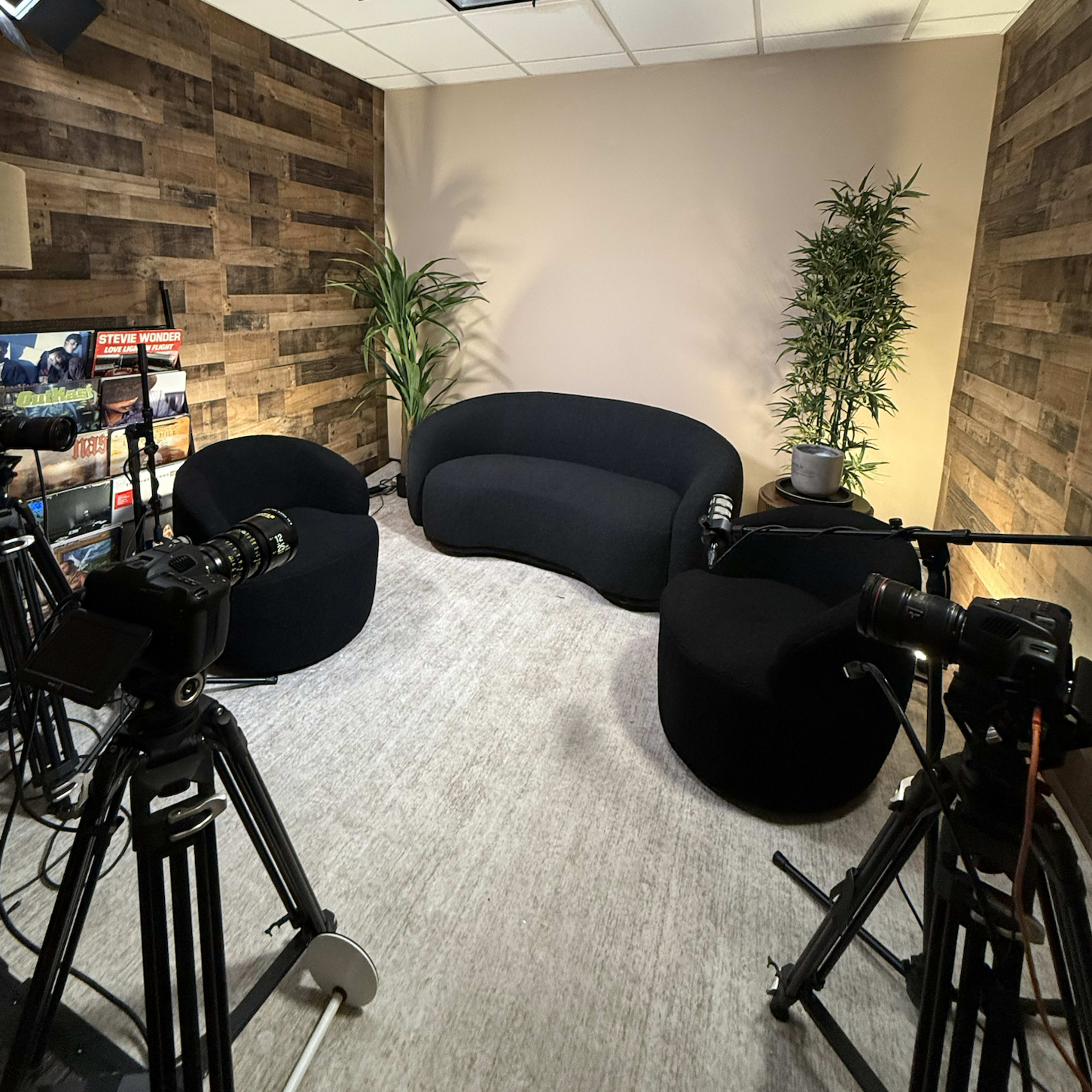 Chic Midtown Podcast Studio Image in Midtown Manhattan, New York, NY