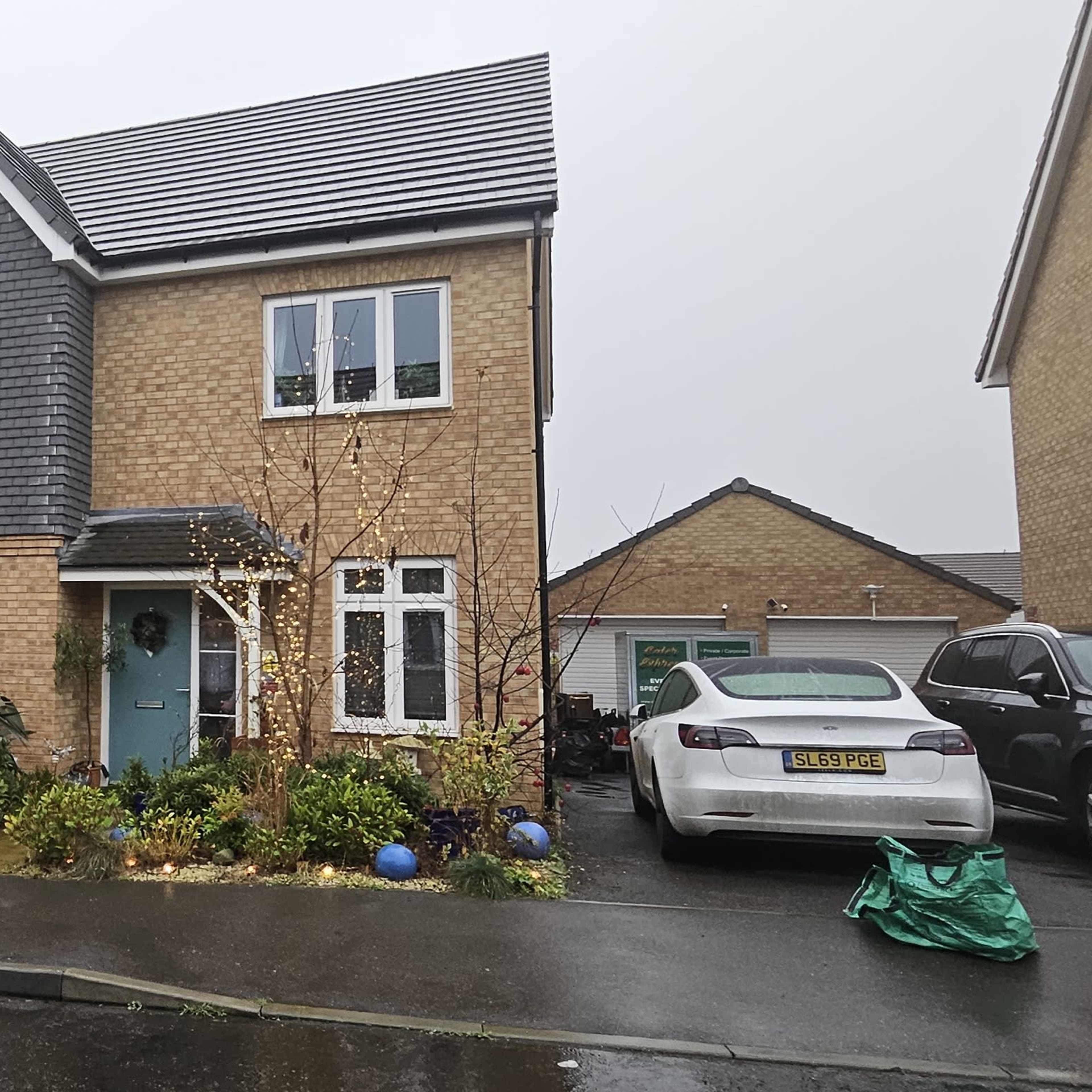 Bright and Spacious Family Home: 4-Bedroom Gem in a Quiet Suburban Retreat Image in Shinfield, Reading, England