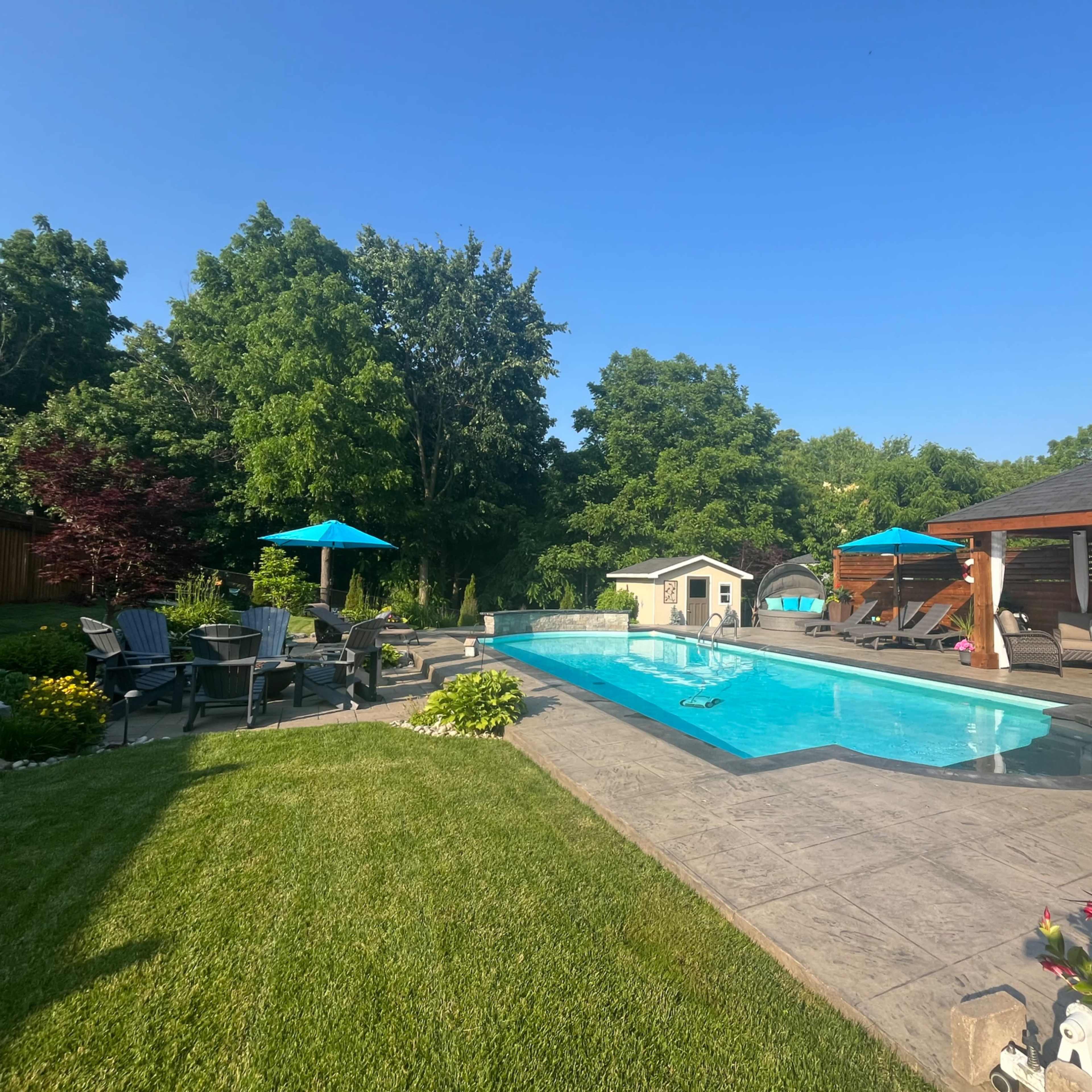 Resort style backyard oasis Image in Georgetown, Halton Hills, ON