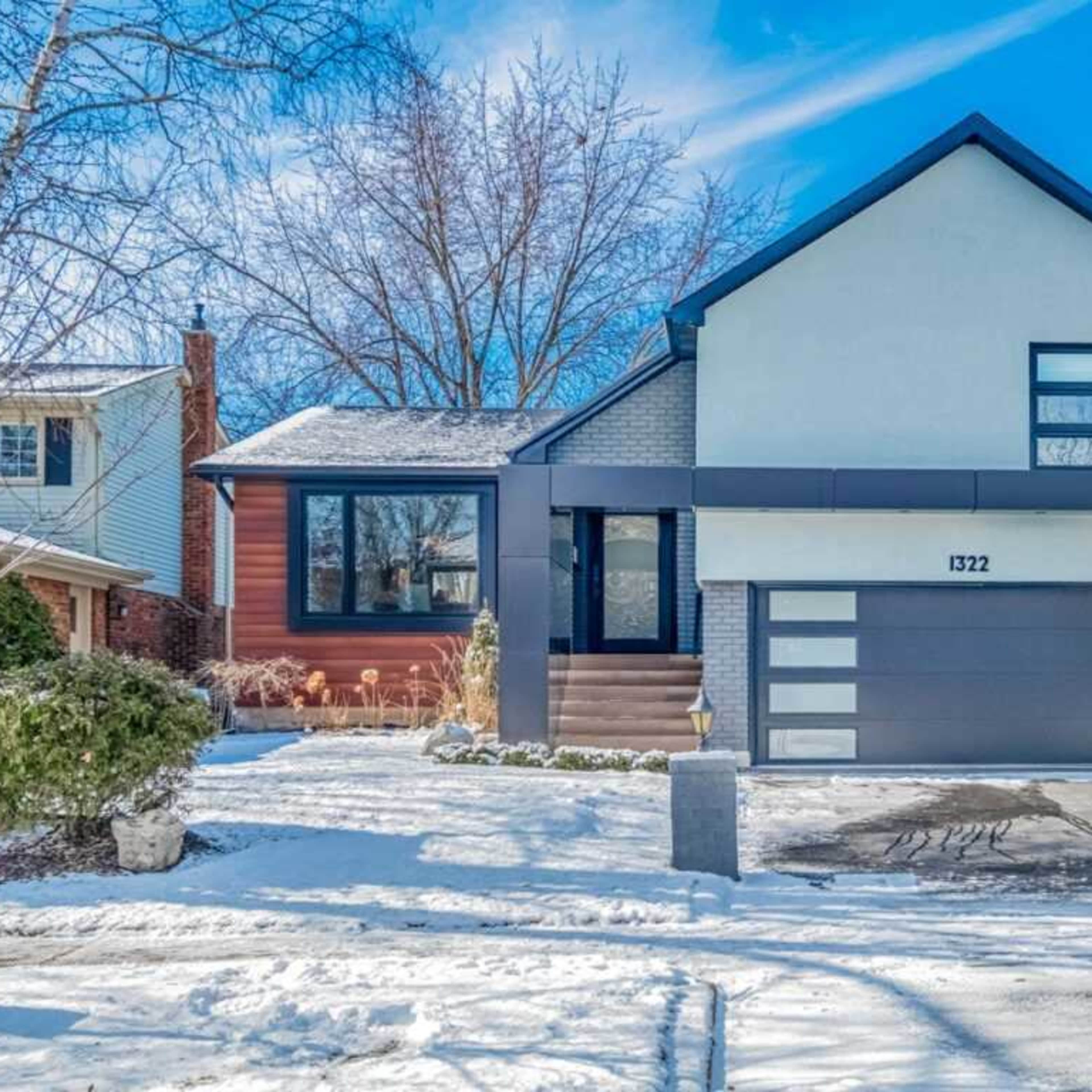 Modern Home with Designer Kitchen and 120" projector in basement Image in Burlington, Burlington, ON