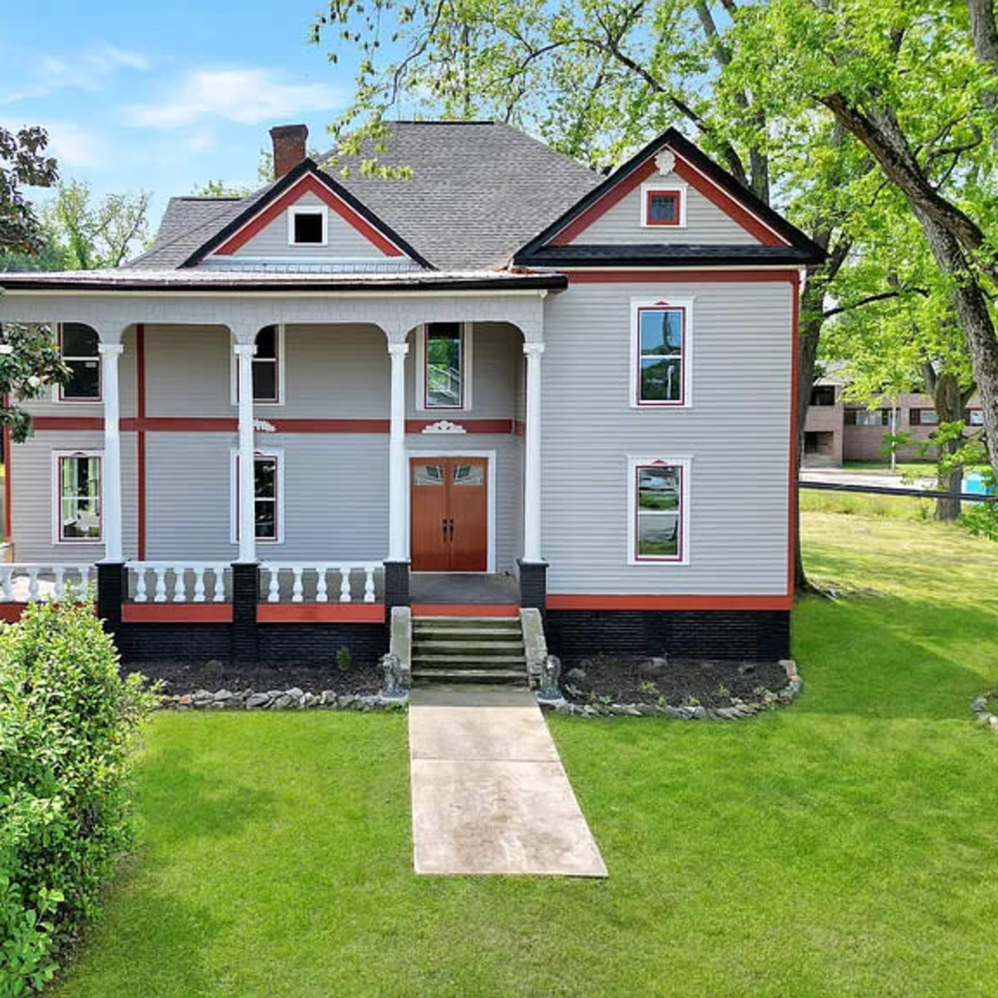 Elegant Victorian Mansion Image in Jackson, Jackson, GA