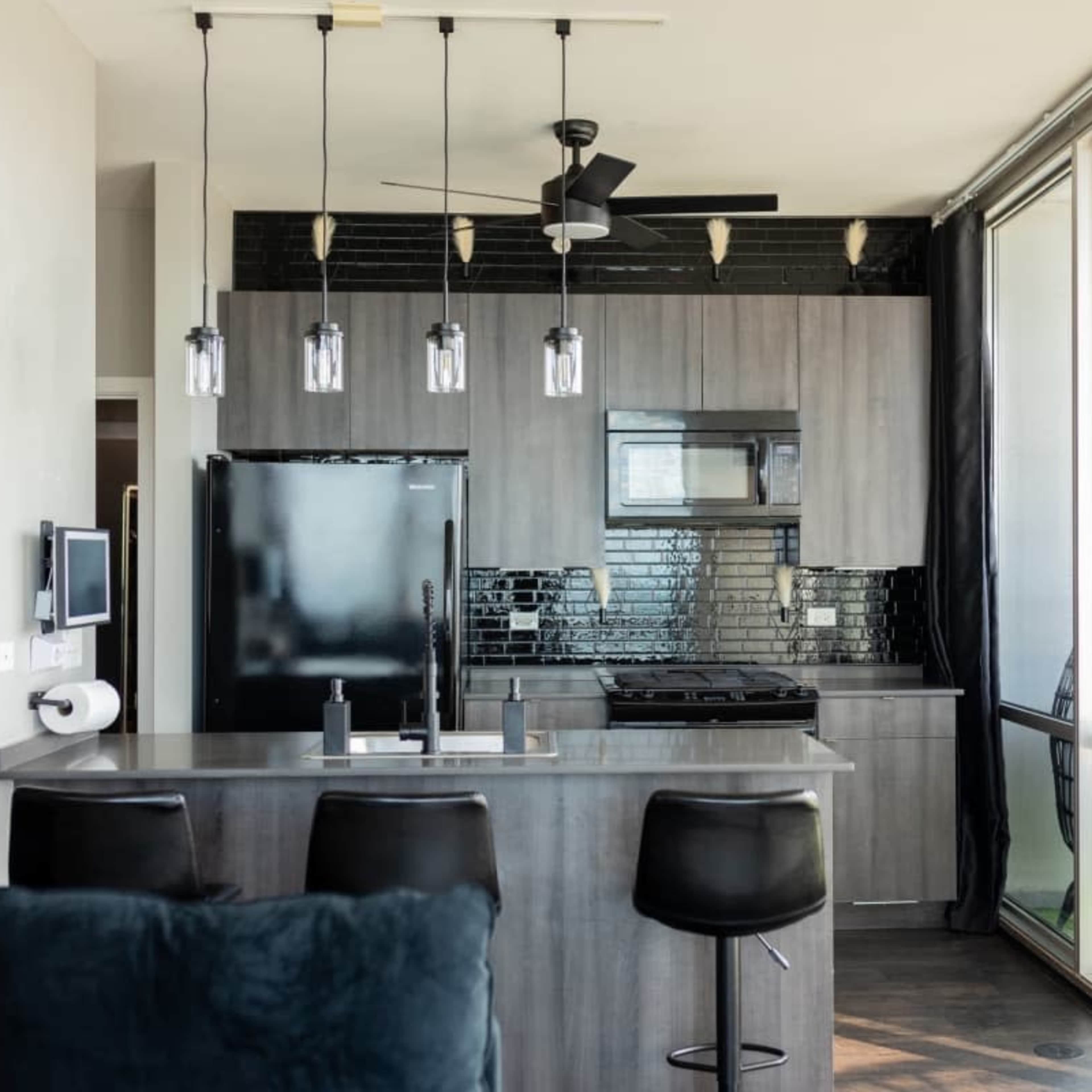 Lux Loop Retreat: Amazing Views, Free Parking Image in Near South Side, Chicago, IL