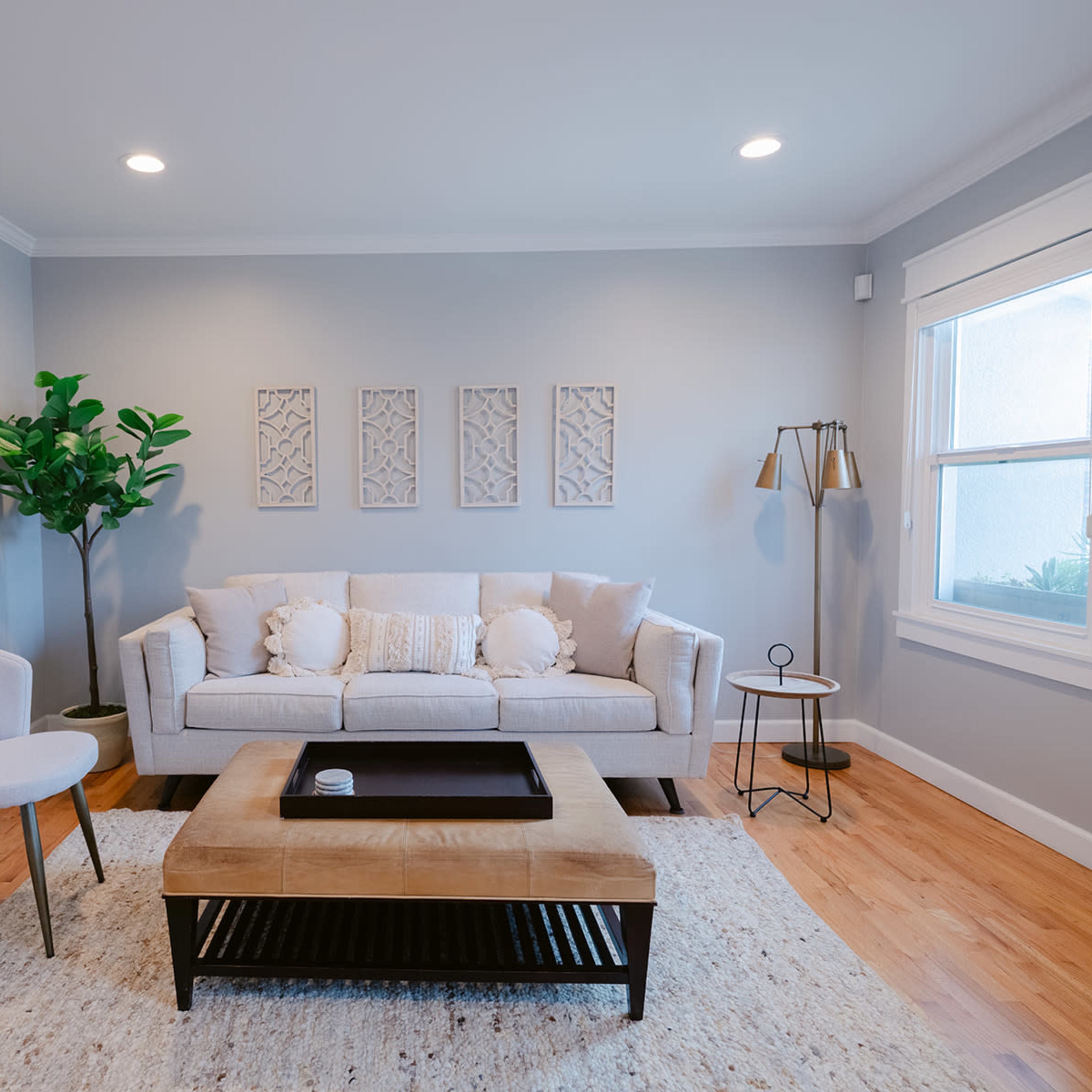 Charming, bright + beautifully appointed home w sunroom and lovely backyard Image in Duarte, Duarte, CA