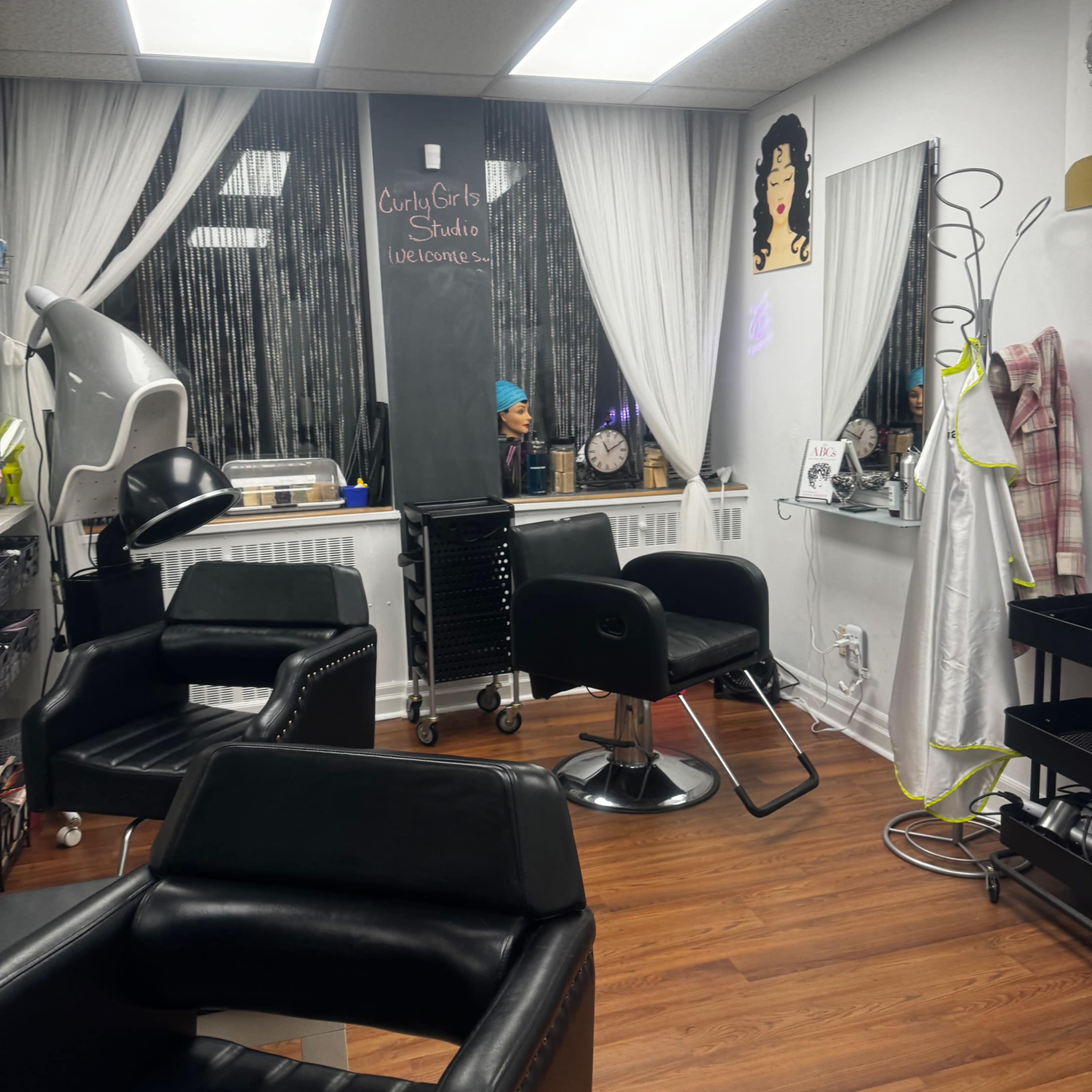 Upper Level Boutique Salon Image in Bedford Park, Toronto, ON