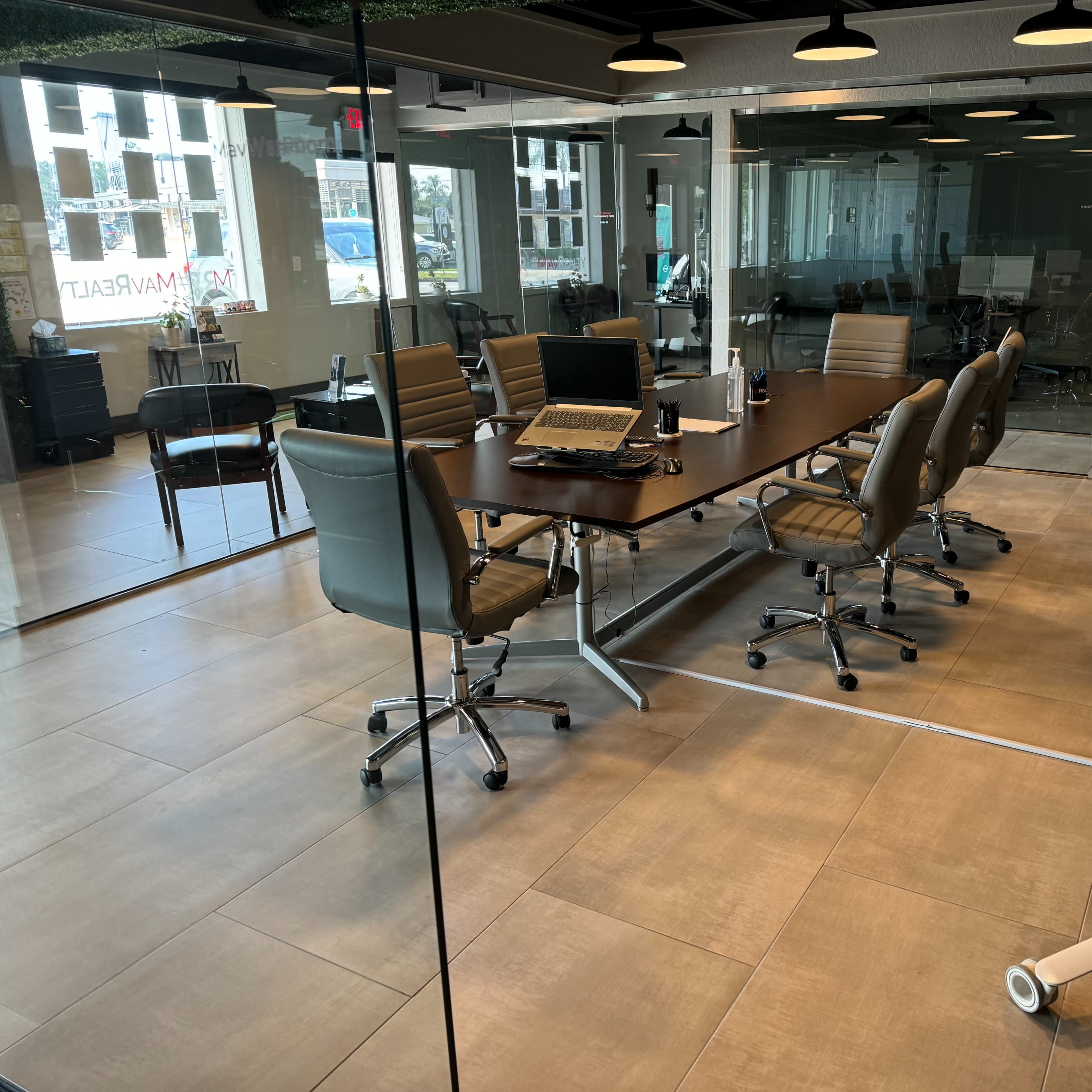 Modern Co Work and Meeting Space Image in Belleair Bluffs, Belleair Bluffs, FL