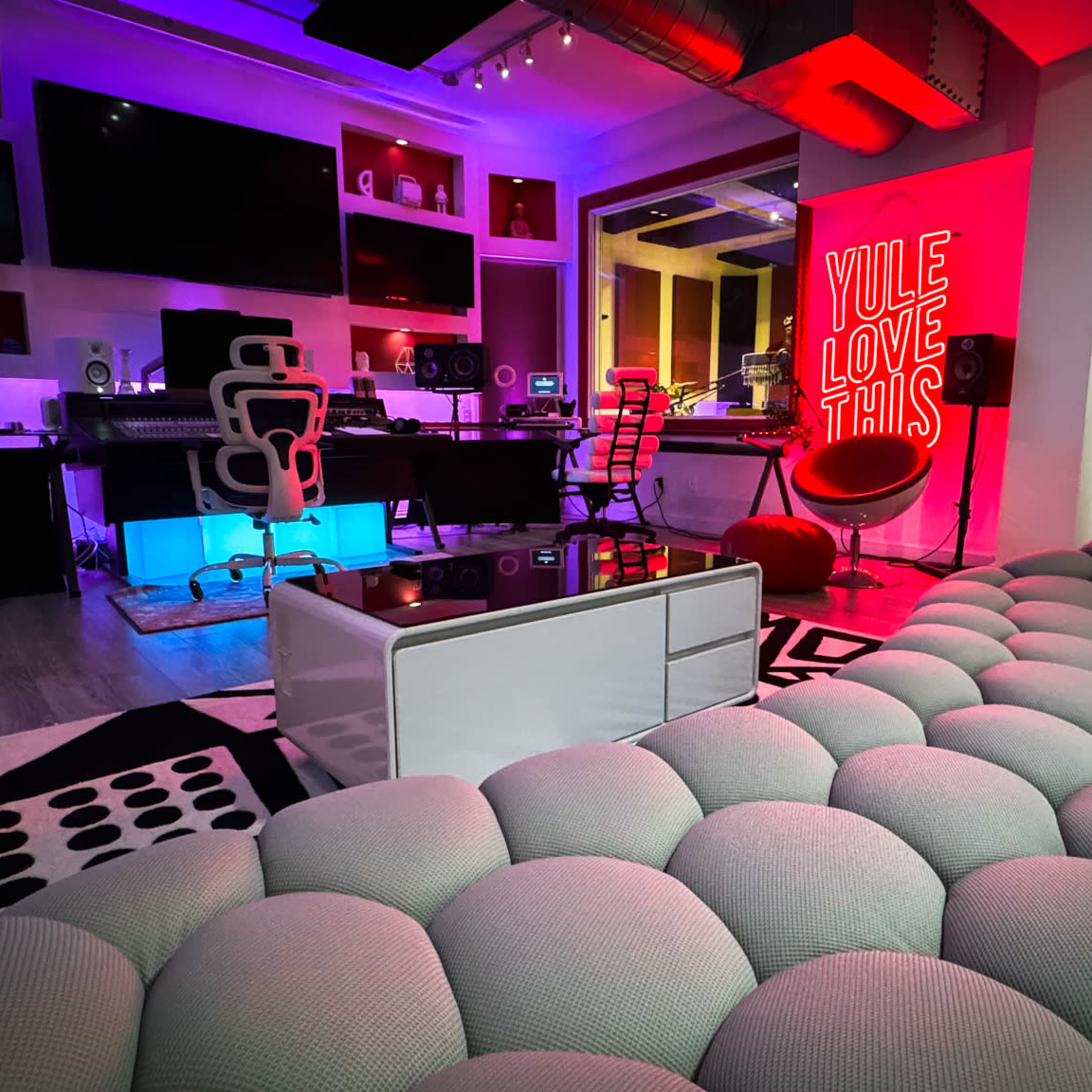 Unique Downtown content creation and recording studio Image in Toronto, Toronto, ON