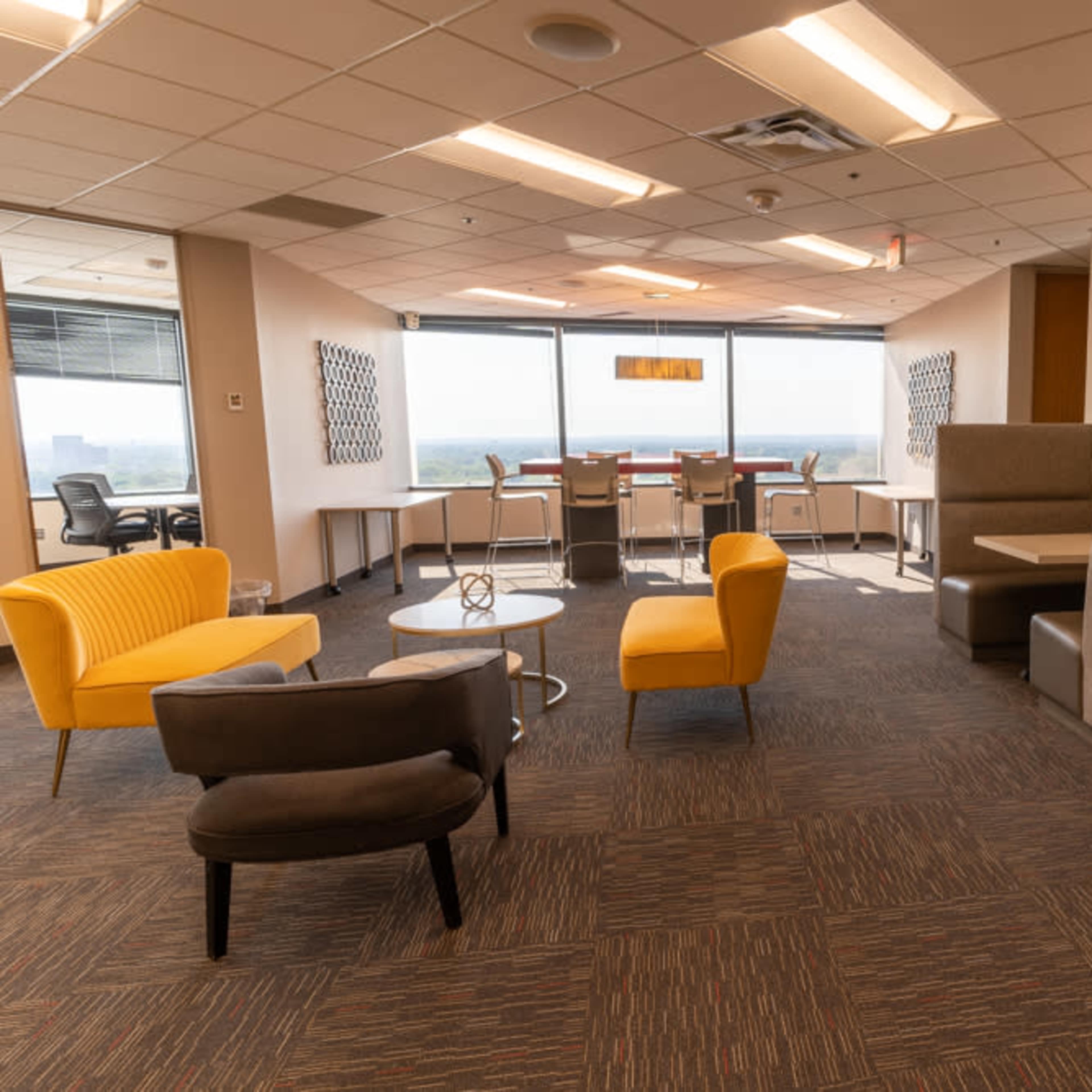 Collaborative Space with Breathtaking Views Image in West Bloomington, Bloomington, MN