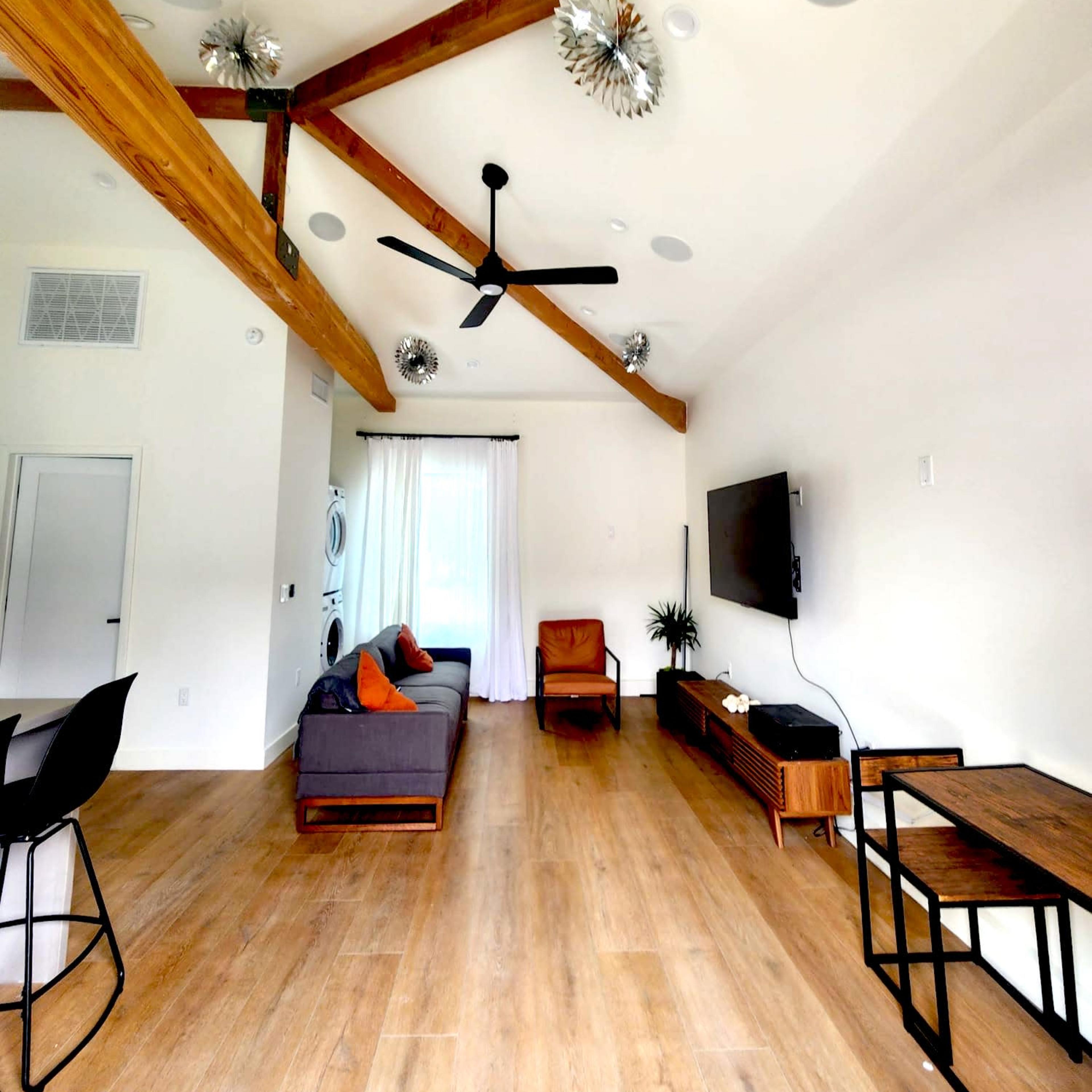 Charming 3 Bedroom home and Guest house Image in Ladera Heights, Los Angeles, CA