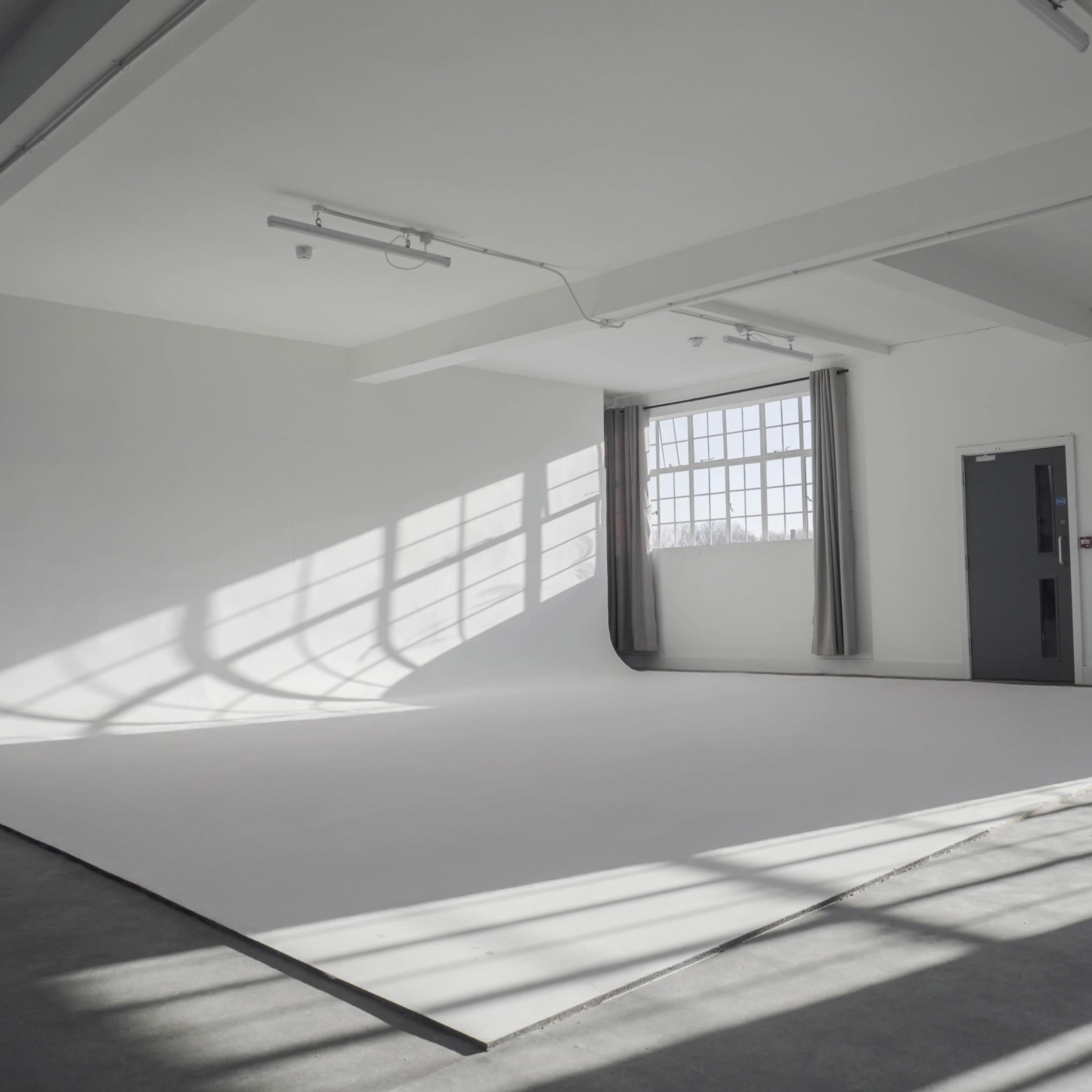 Natural Light Infinity Cove Studio in Hampton, West London Image in Hampton, Hampton, England
