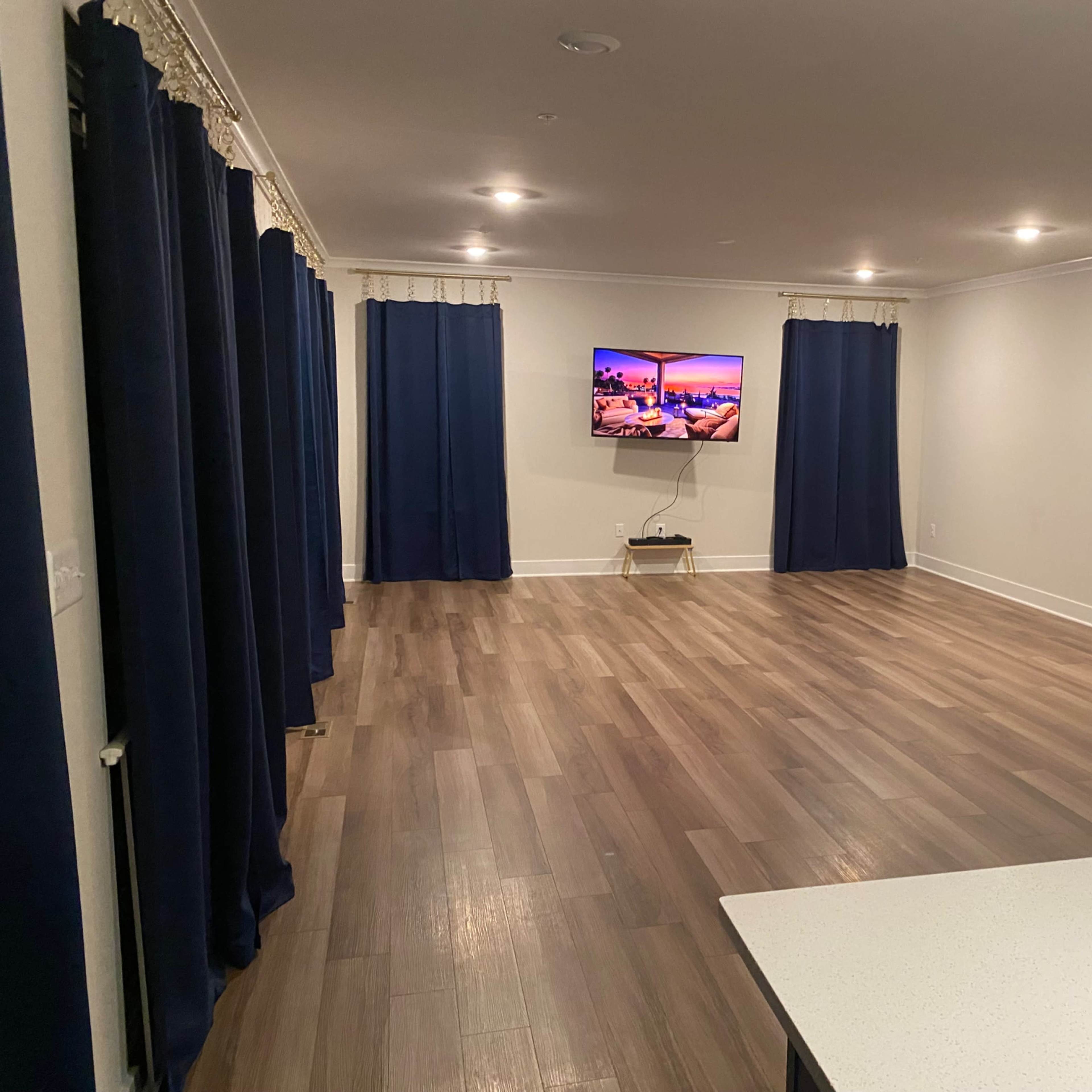 Spacious Urban Retreat with Modern Kitchen and Open Layout Image in , White Plains, MD