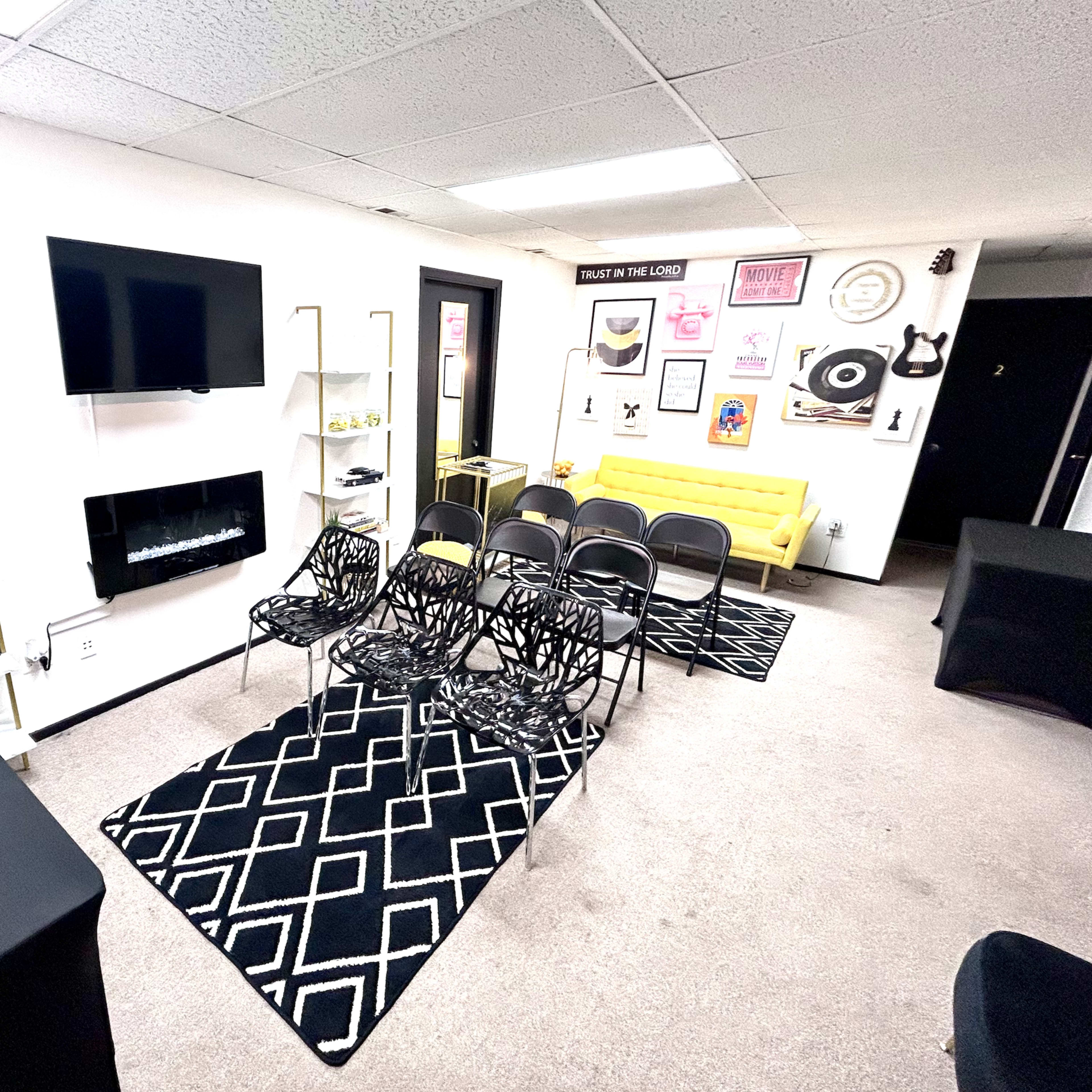 Stylish and Versatile Space for Your Next Event! Perfect for Private Gatherings, Pop-Up Shops, Workshops, and More! Image in St. Clair Shores, St. Clair Shores, MI