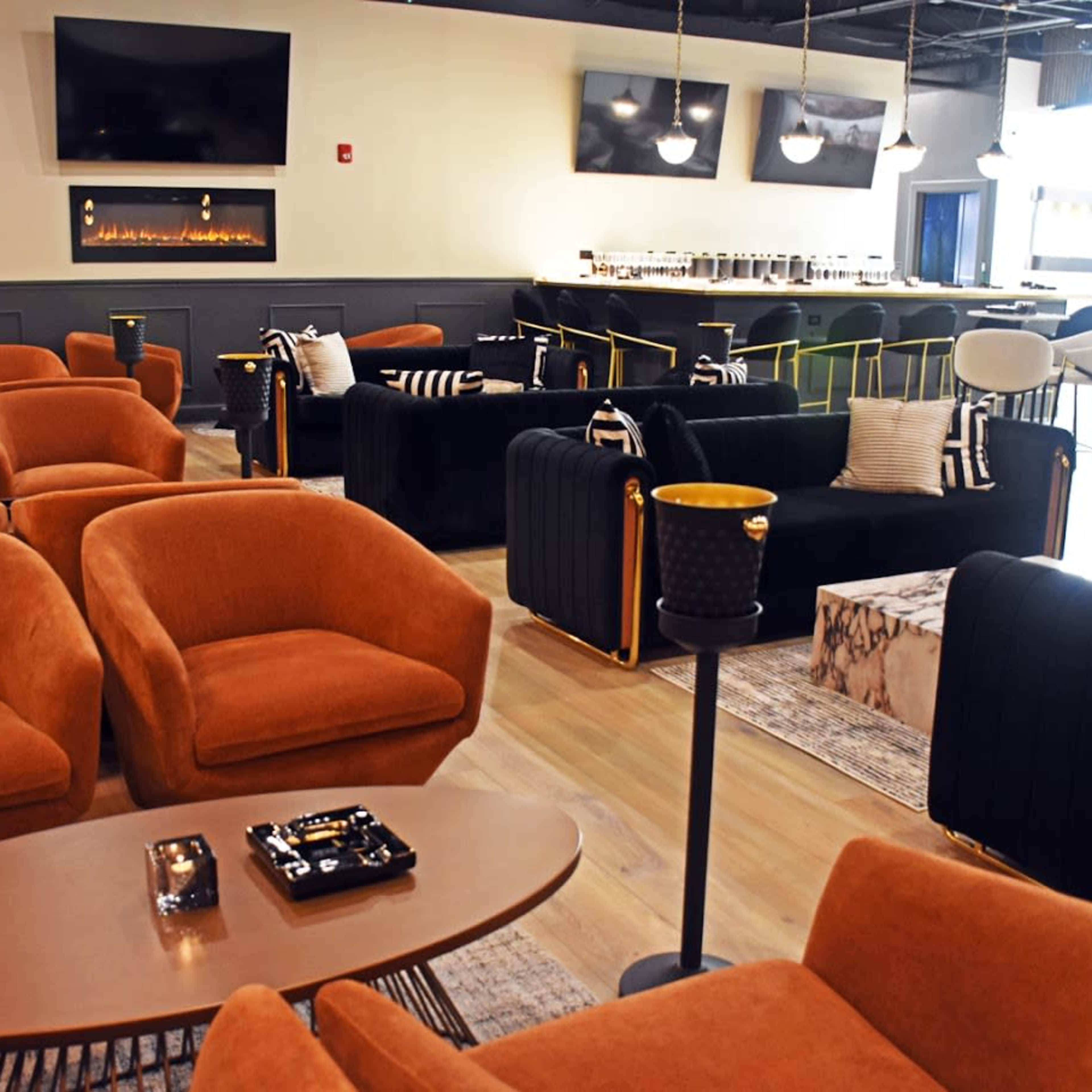 Modern Luxury Lounge – Perfect for Podcasts, Networking, and Photoshoots Image in Bloom Township, Flossmoor, IL