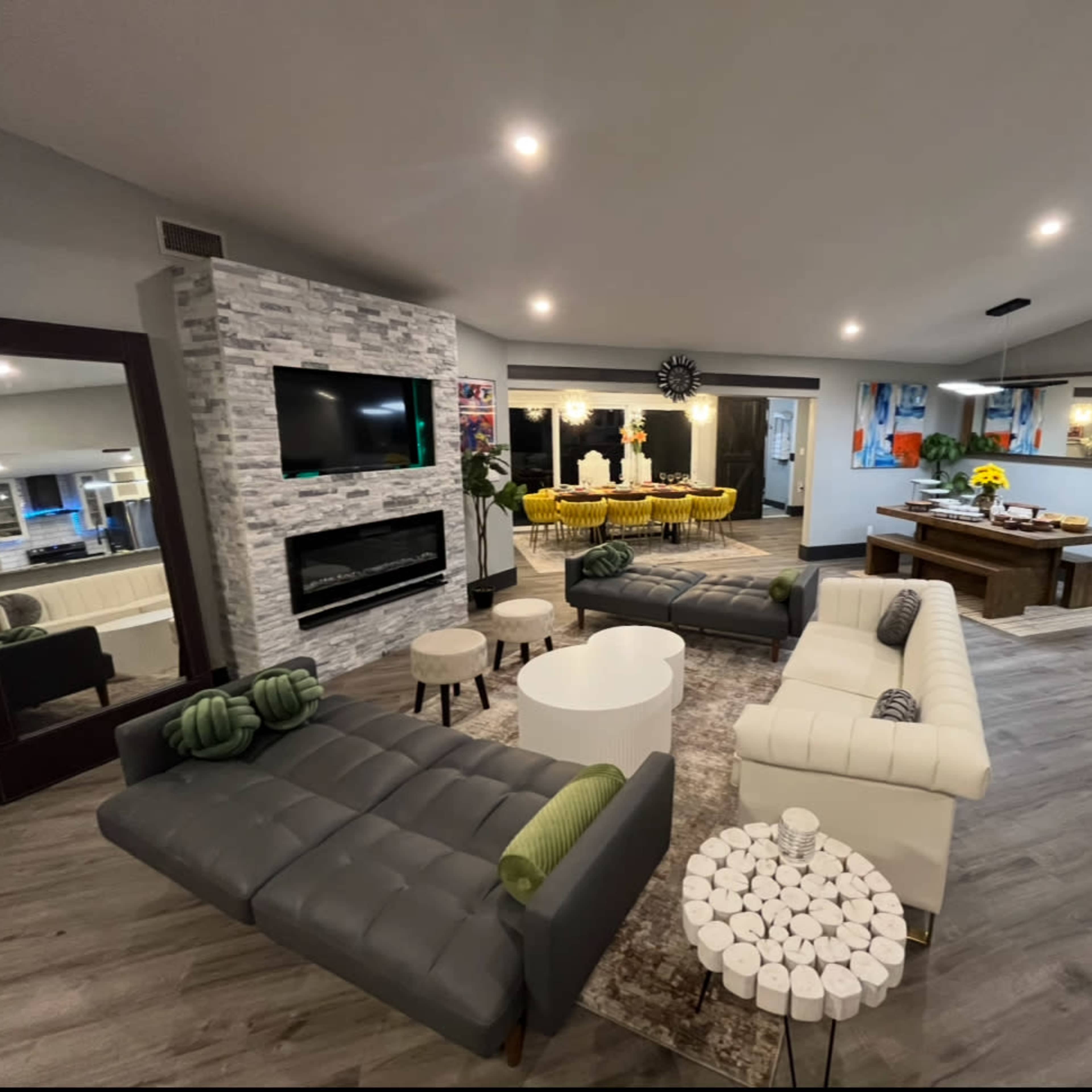 Modern house with Resort Venue  by the Mackinac Canal Image in Hancock, Cape Coral, FL