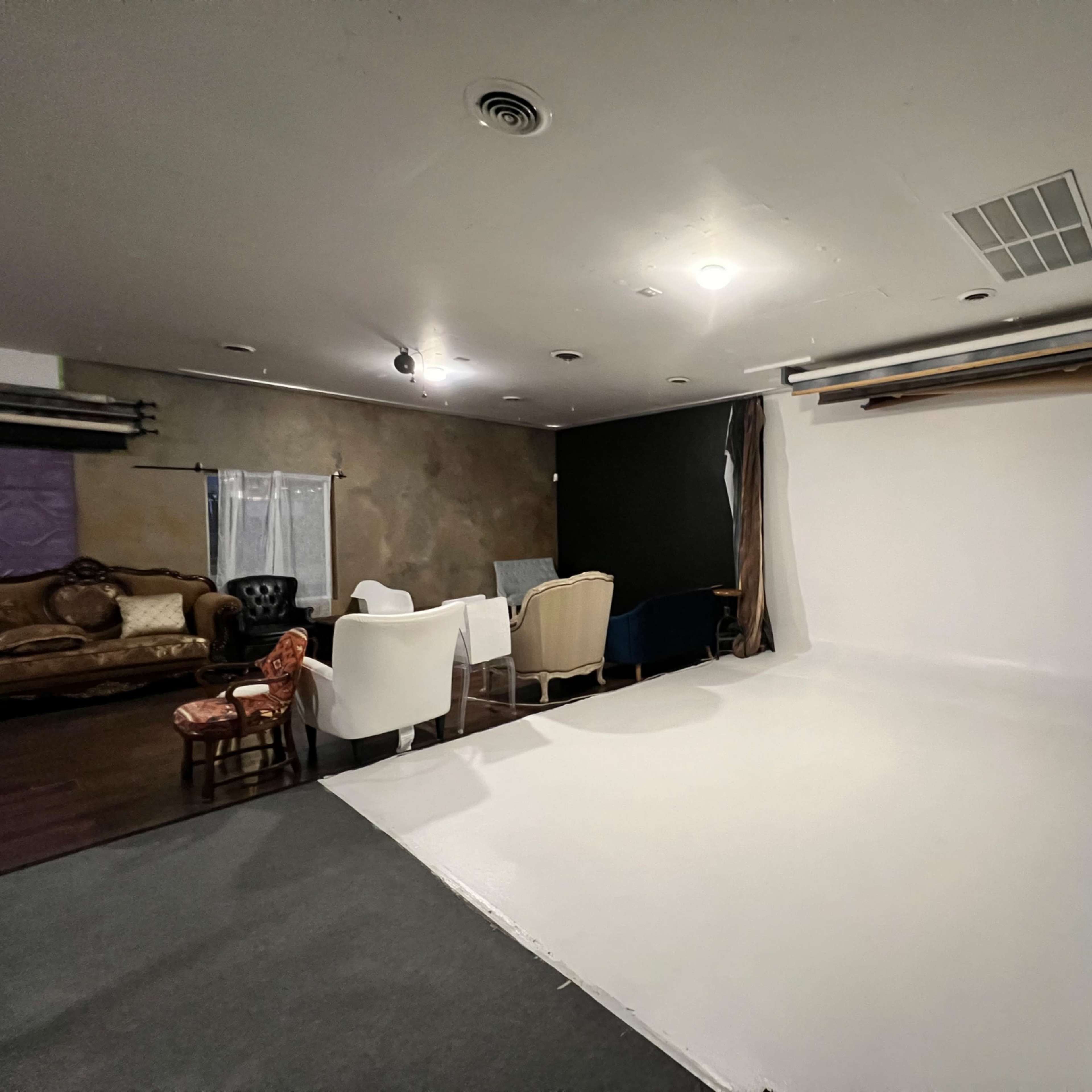 Large Studio with Several Options for All Types of Photography Image in South Central Omaha, Omaha, NE