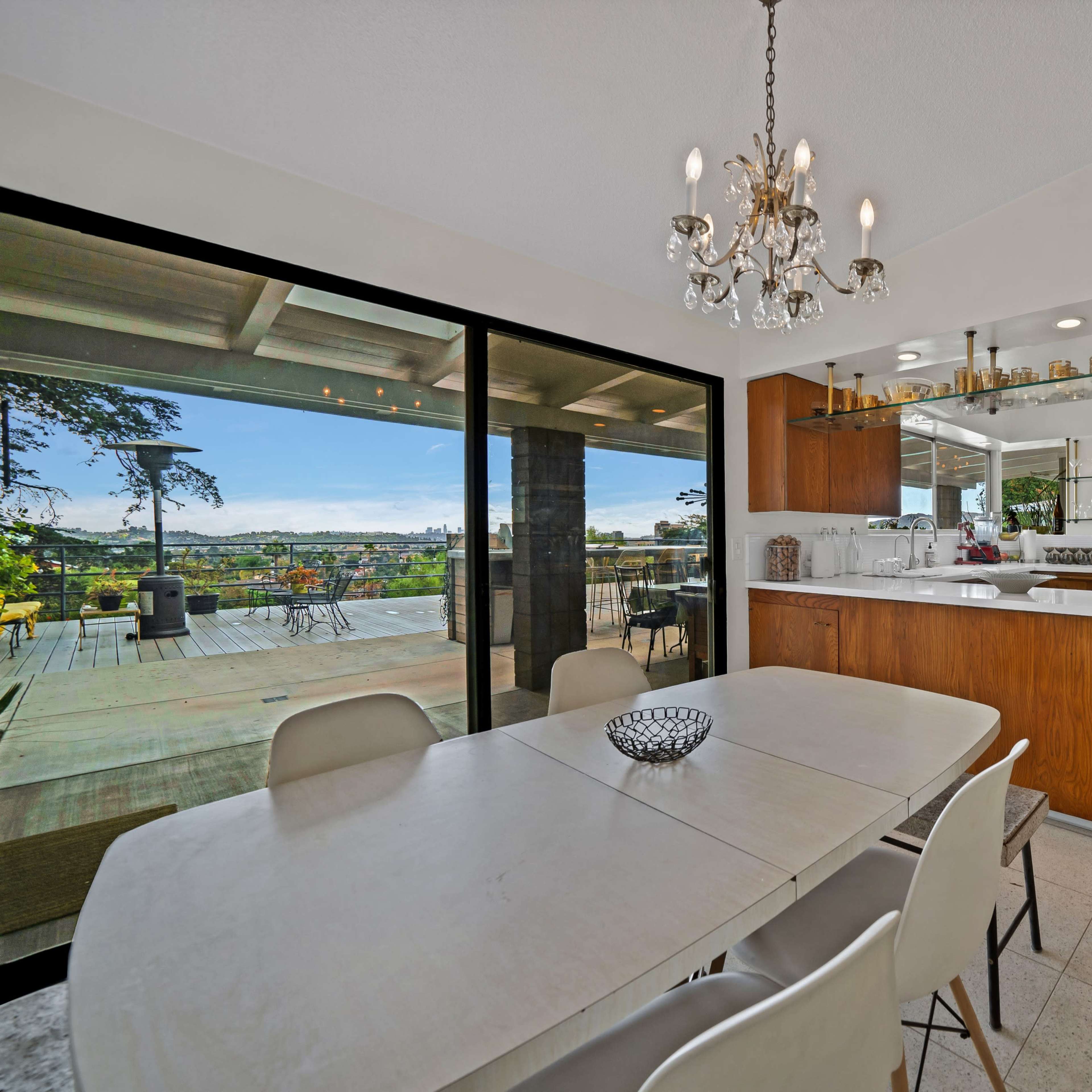 RETRO CHIC GLENDALE  VIEW HOUSE Image in Glendale, Glendale, CA