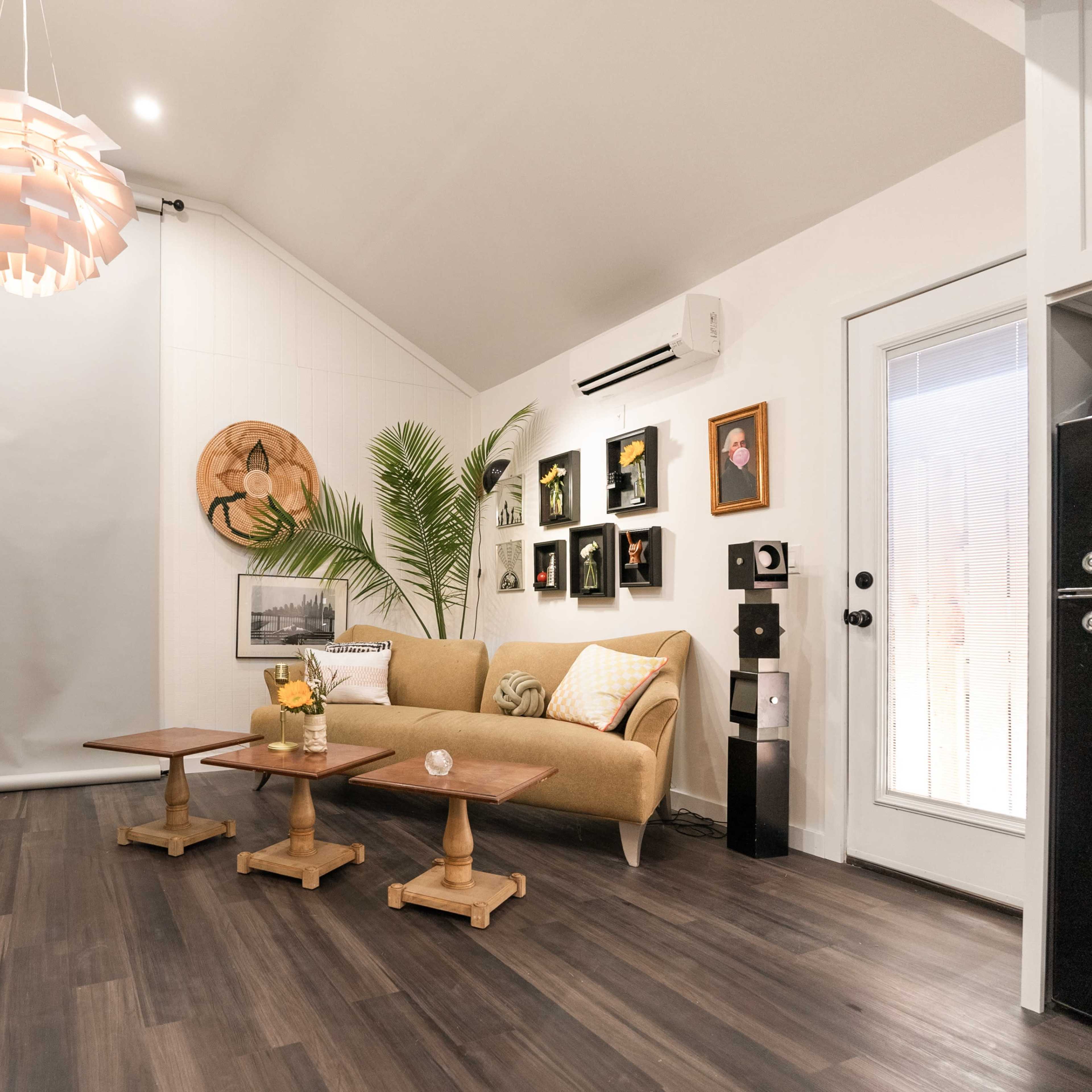 Studio with luxury kitchen, bathroom 15+ ceilings Image in North Hollywood, Los Angeles, CA