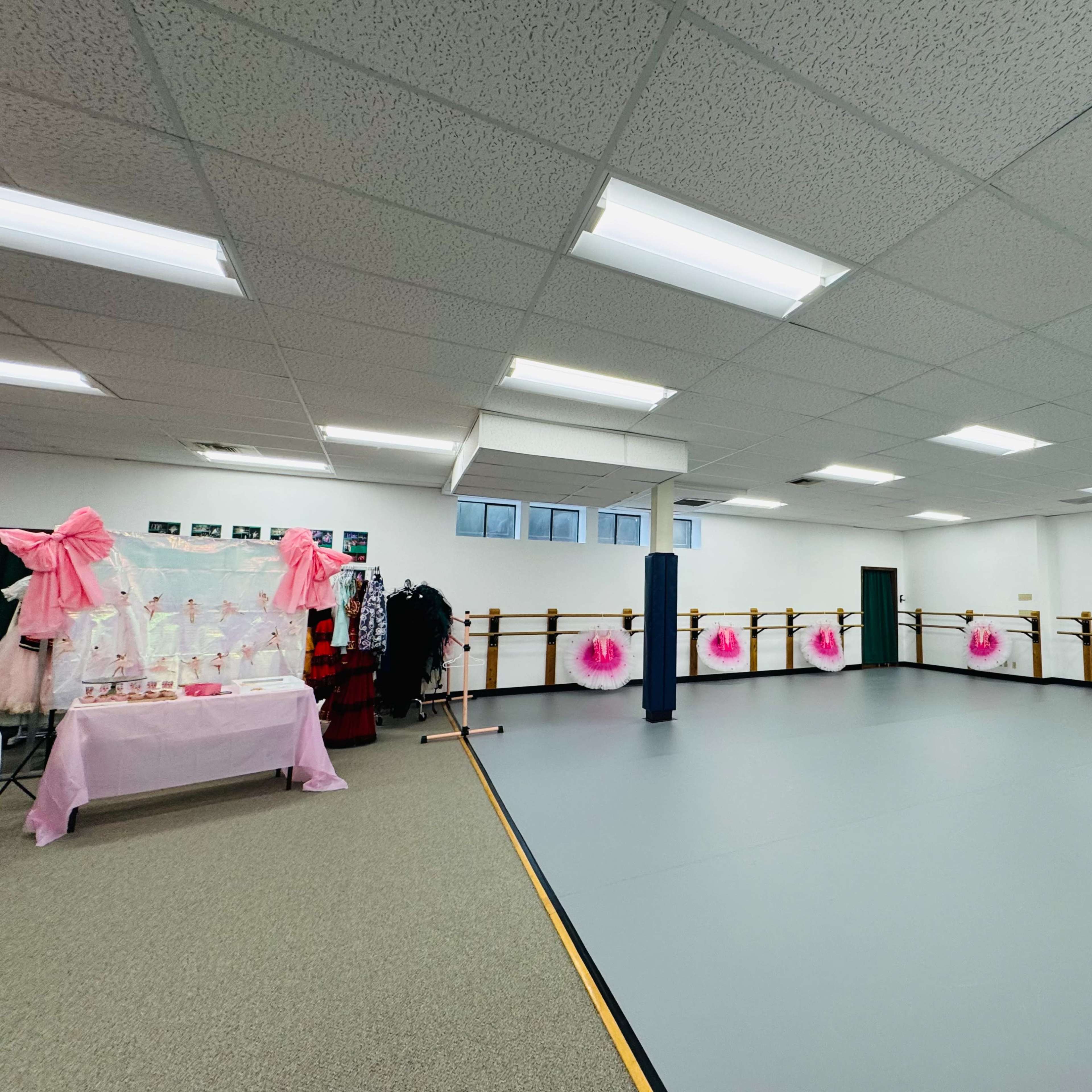 1054sf dance studio with new marley floor for dance, yoga, parties - Studio B Image in Wilburton, Bellevue, WA