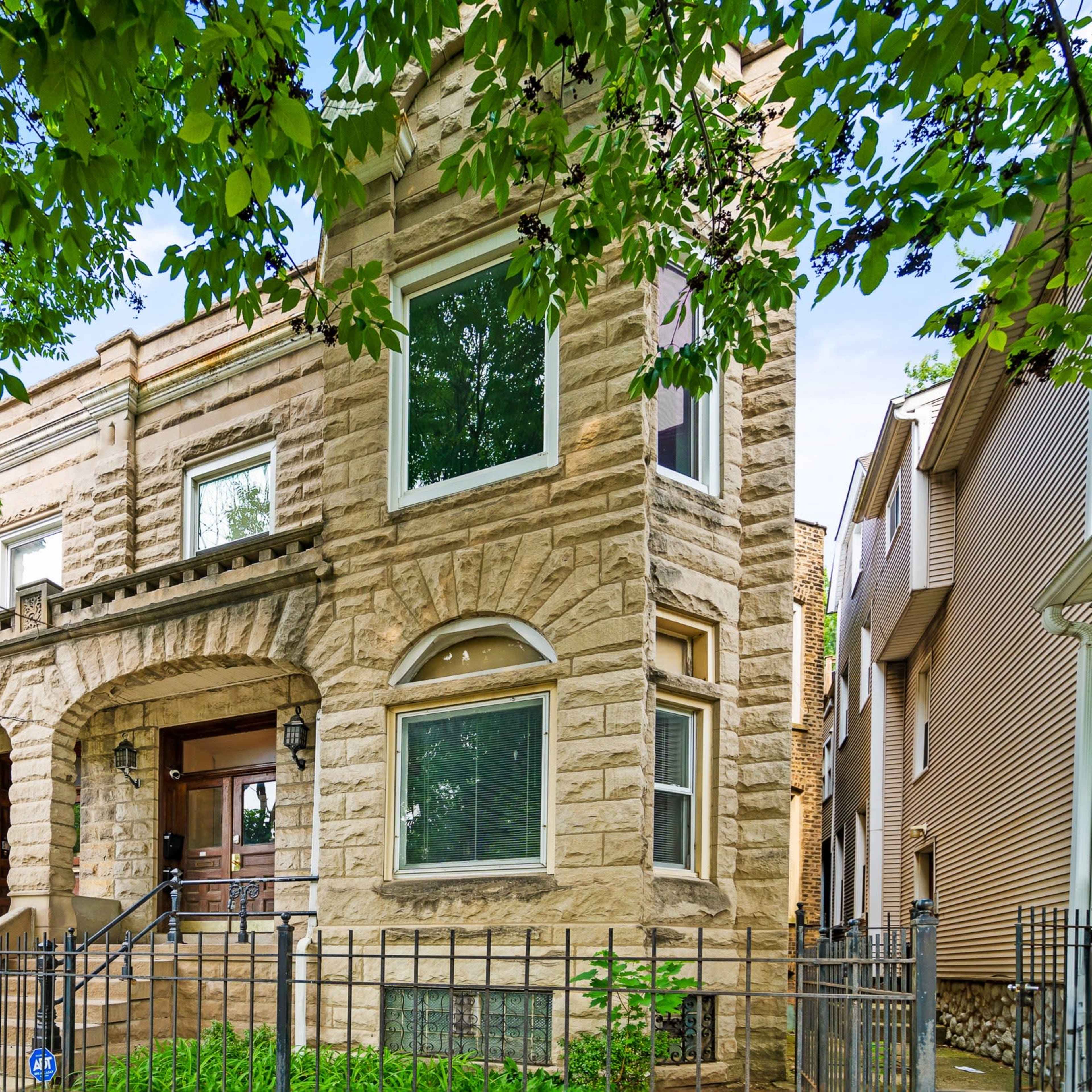 Lakeview Lux Image in Lake View, Chicago, IL