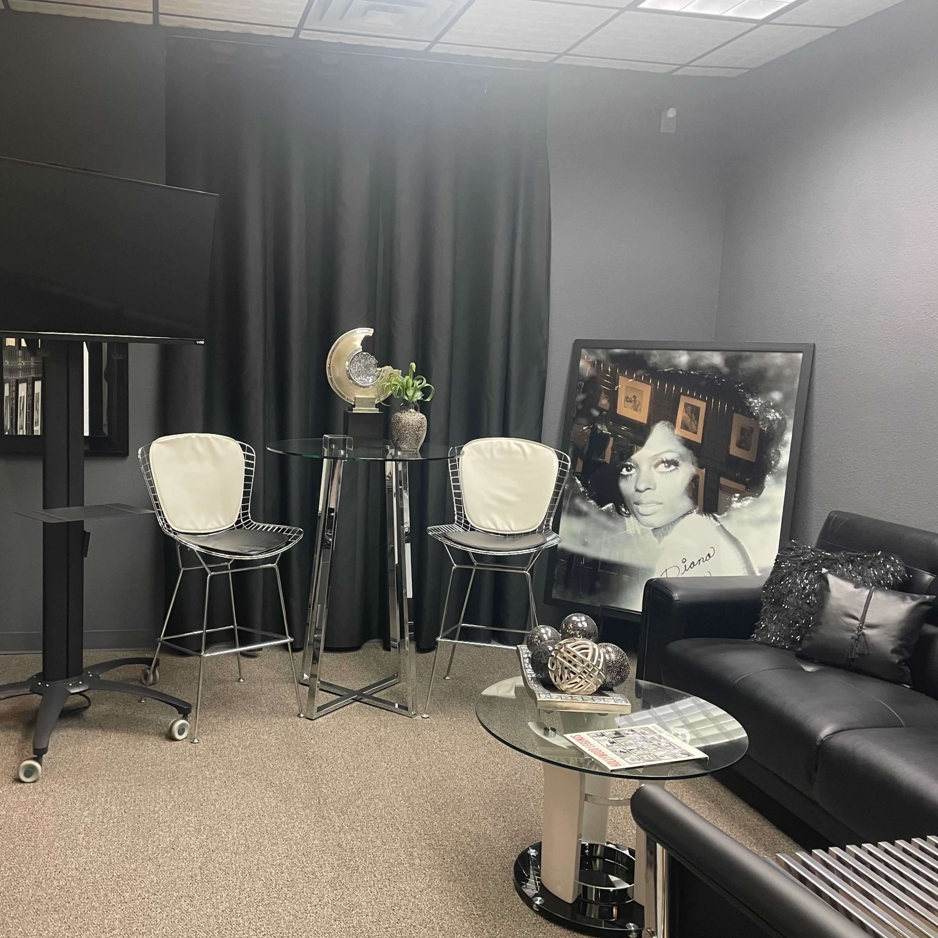 Beautiful, modern, upscale, swanky office for work and/or meetings Image in Green Valley North, Henderson, NV