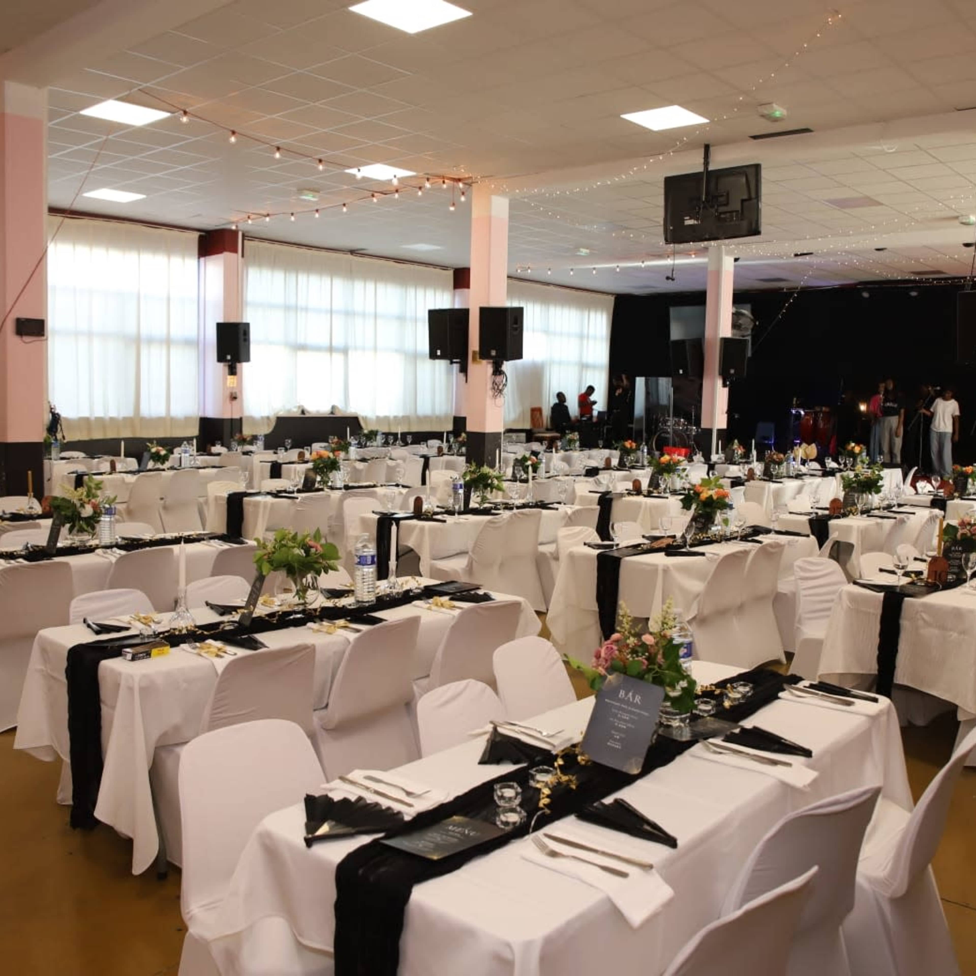 Salle de conférence, seminaire, concert, gala, tout types d'événement, spacieux avec accès parking gratuit Image dans , Villejuif, Île-de-France