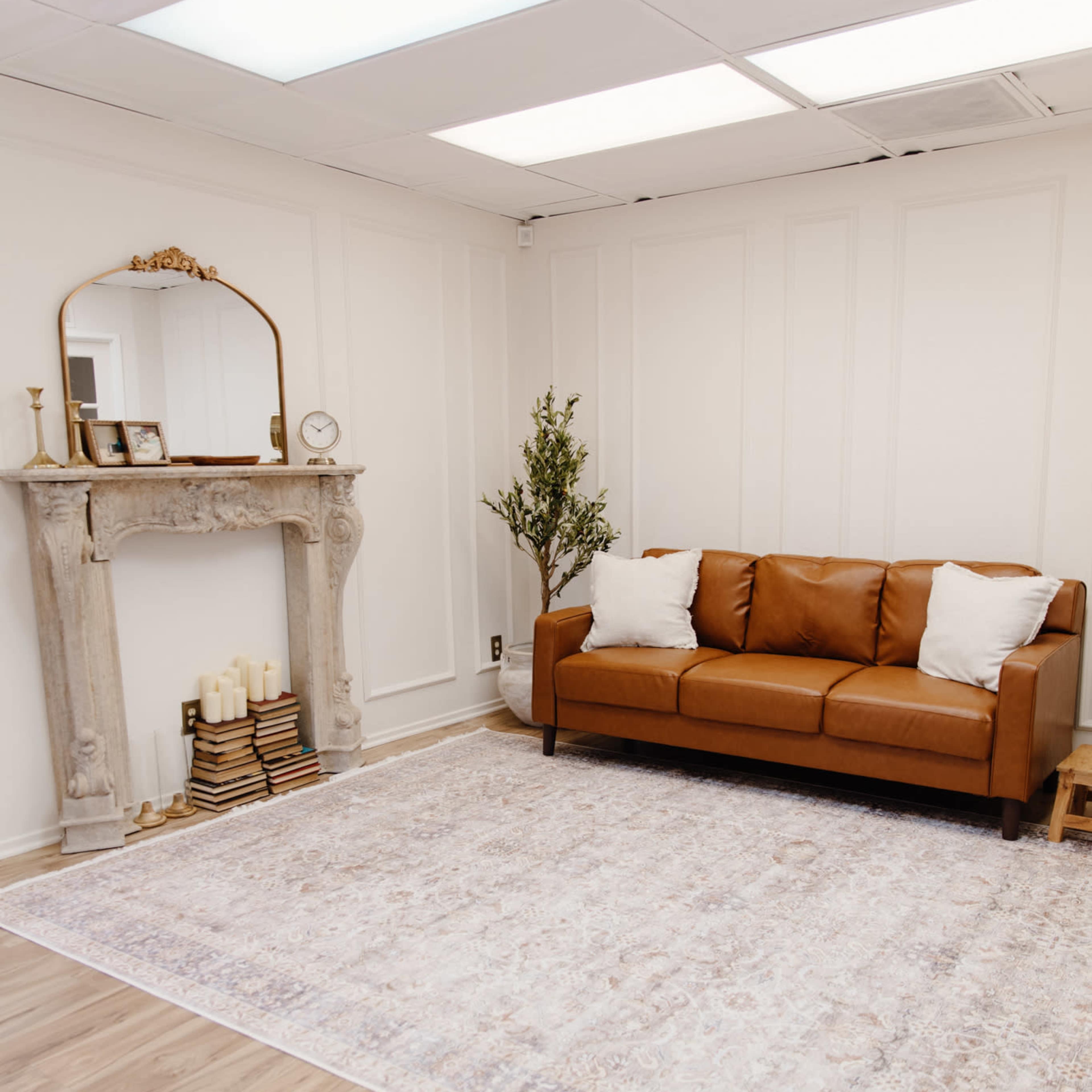 Modern Photo Studio with French Doors Image in Whittier, Whittier, CA