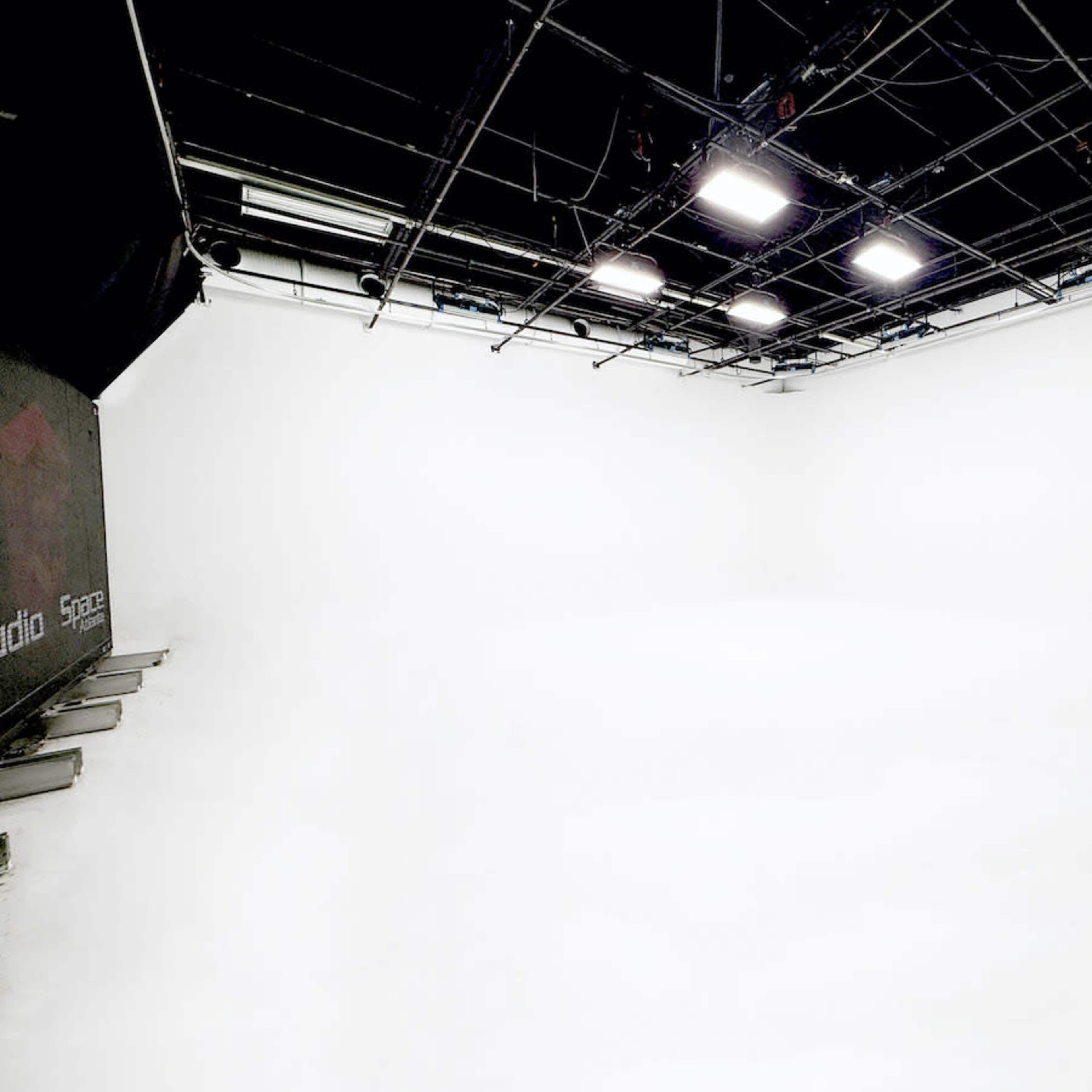 Studio Space in Atlanta Large White Cyc & Green Screen - Studio 2 MOS Image in Doraville, Doraville, GA