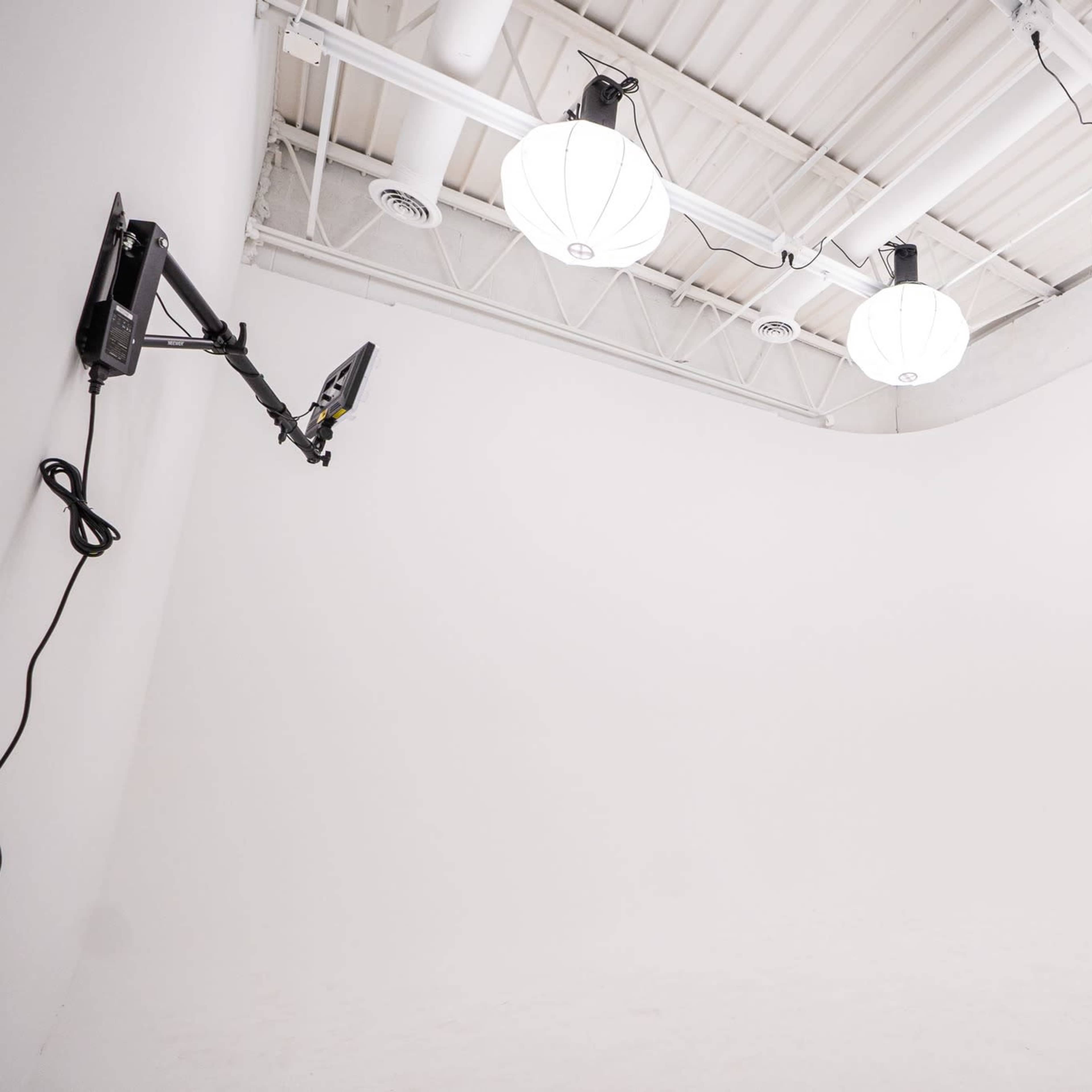 2 podcast studios a photography studio and a cyc wall room, 4 rooms to rent Image in Gallatin Township, Gladstone, MO