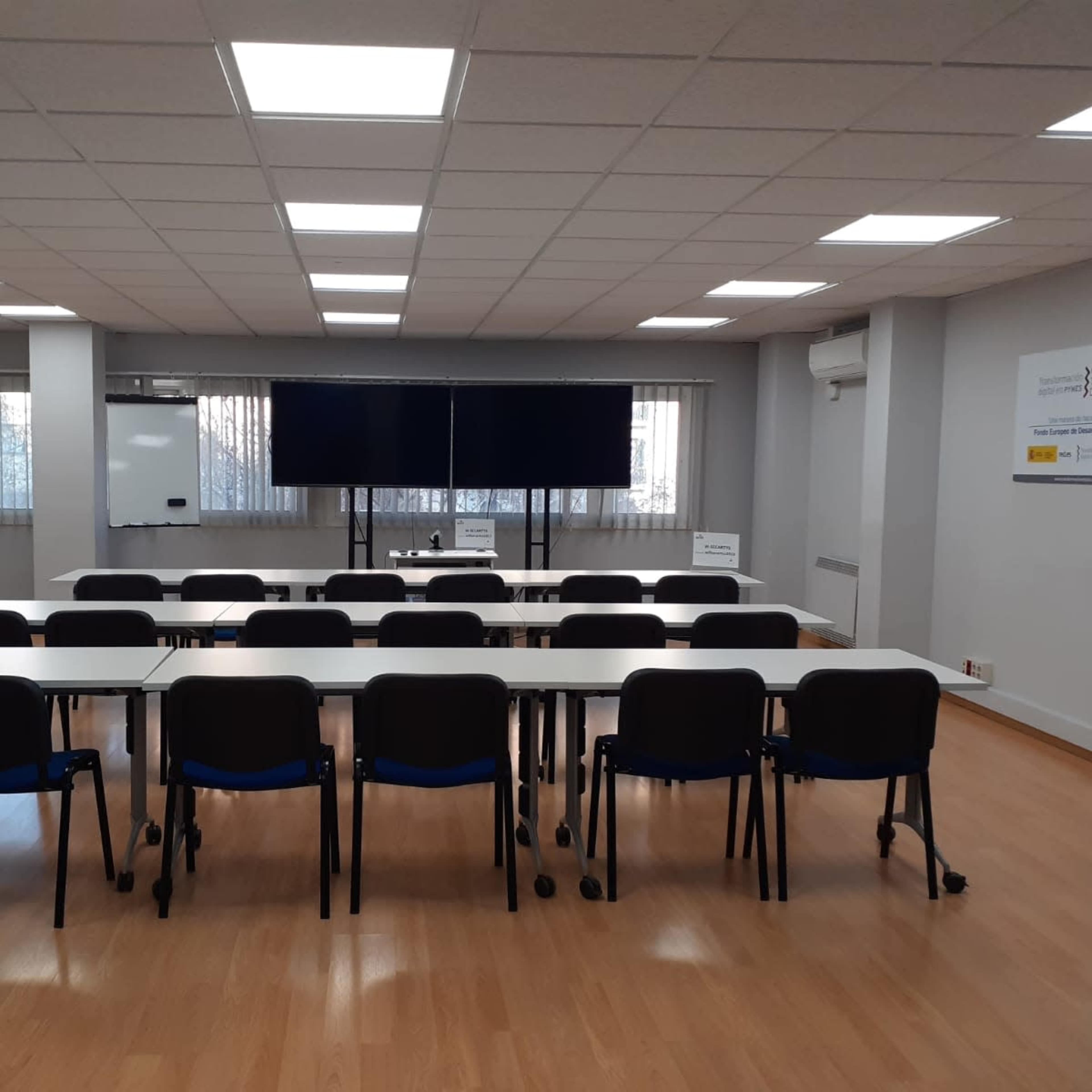 Espacio luminoso y versátil para reuniones o formaciones Imagen en Barcelona, Barcelona, CT
