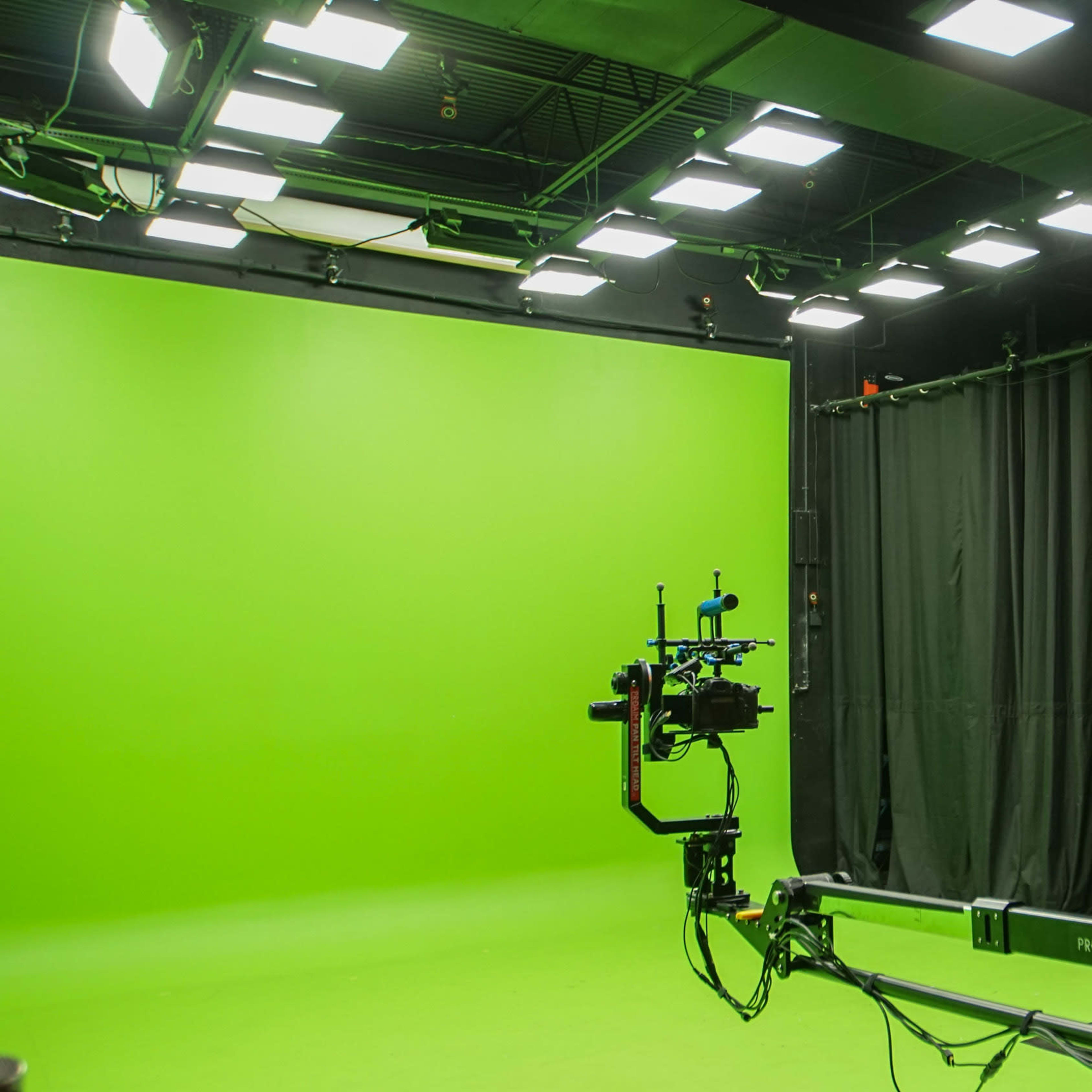 Pre-lit Green Screen / Virtual Podcast Studio Image in Pompano Beach, Pompano Beach, FL