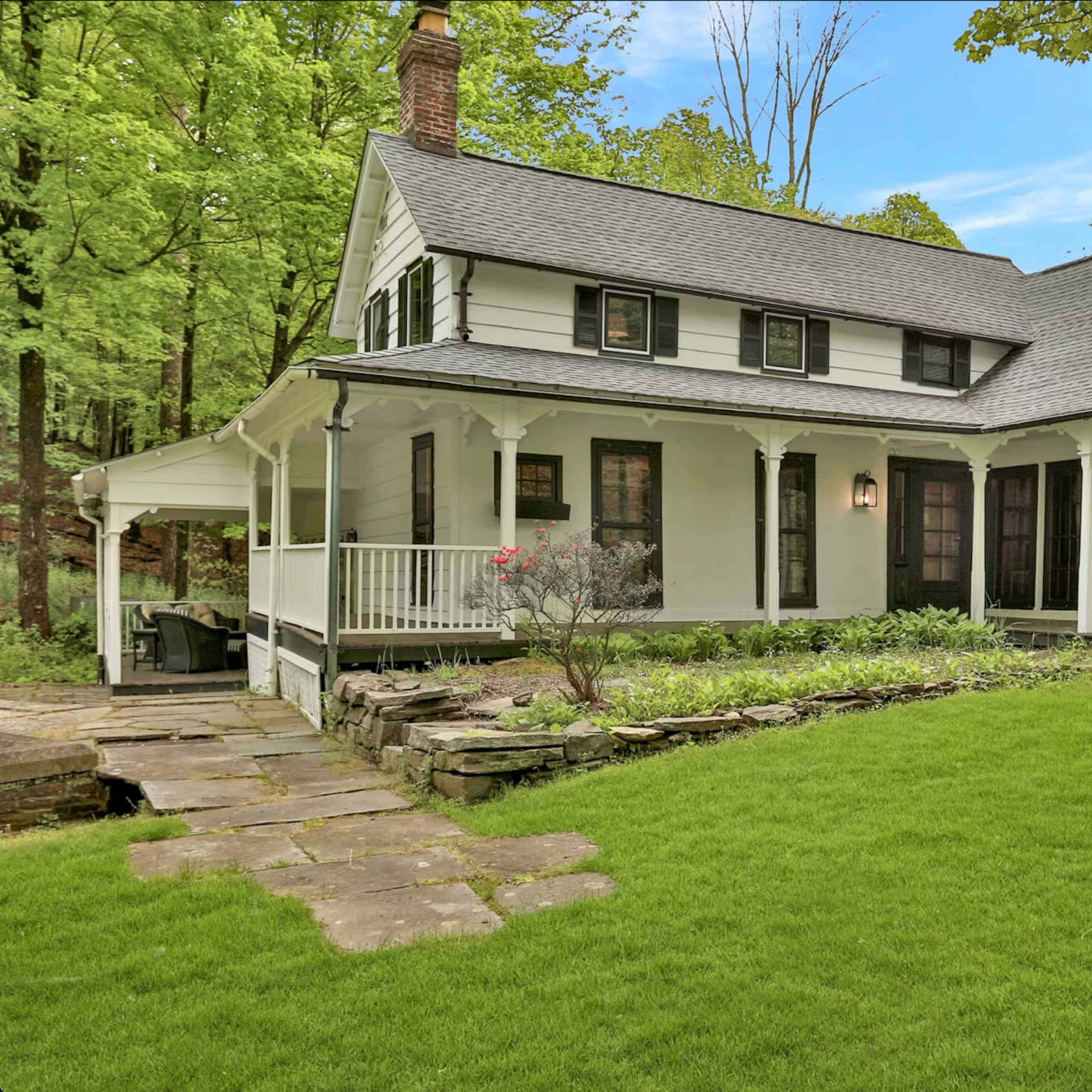 1700's Farmhouse with Beautiful Modern Updates Image in Ossining, Briarcliff Manor, NY