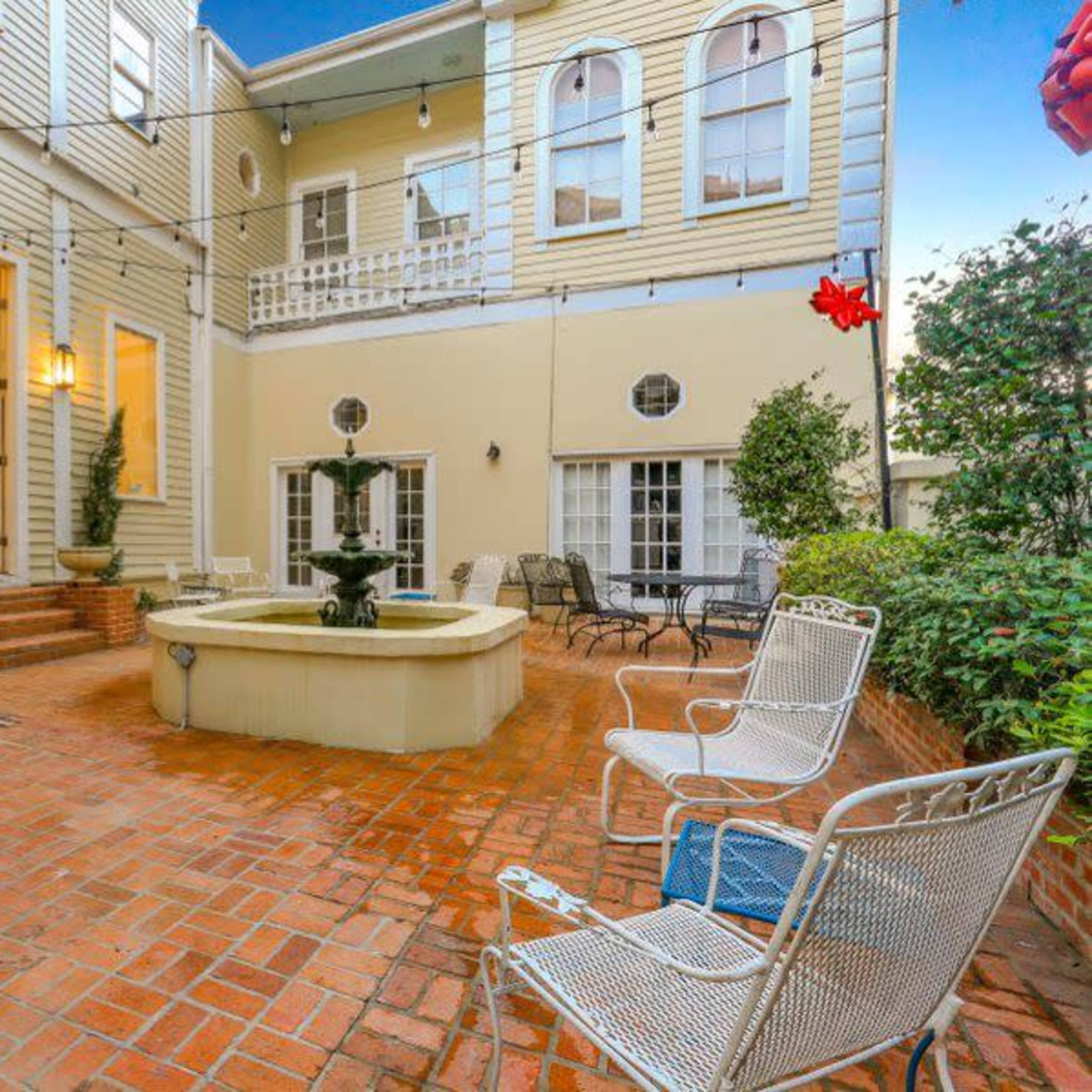 Quintessential Garden District Mansion Image in Central City, New Orleans, LA