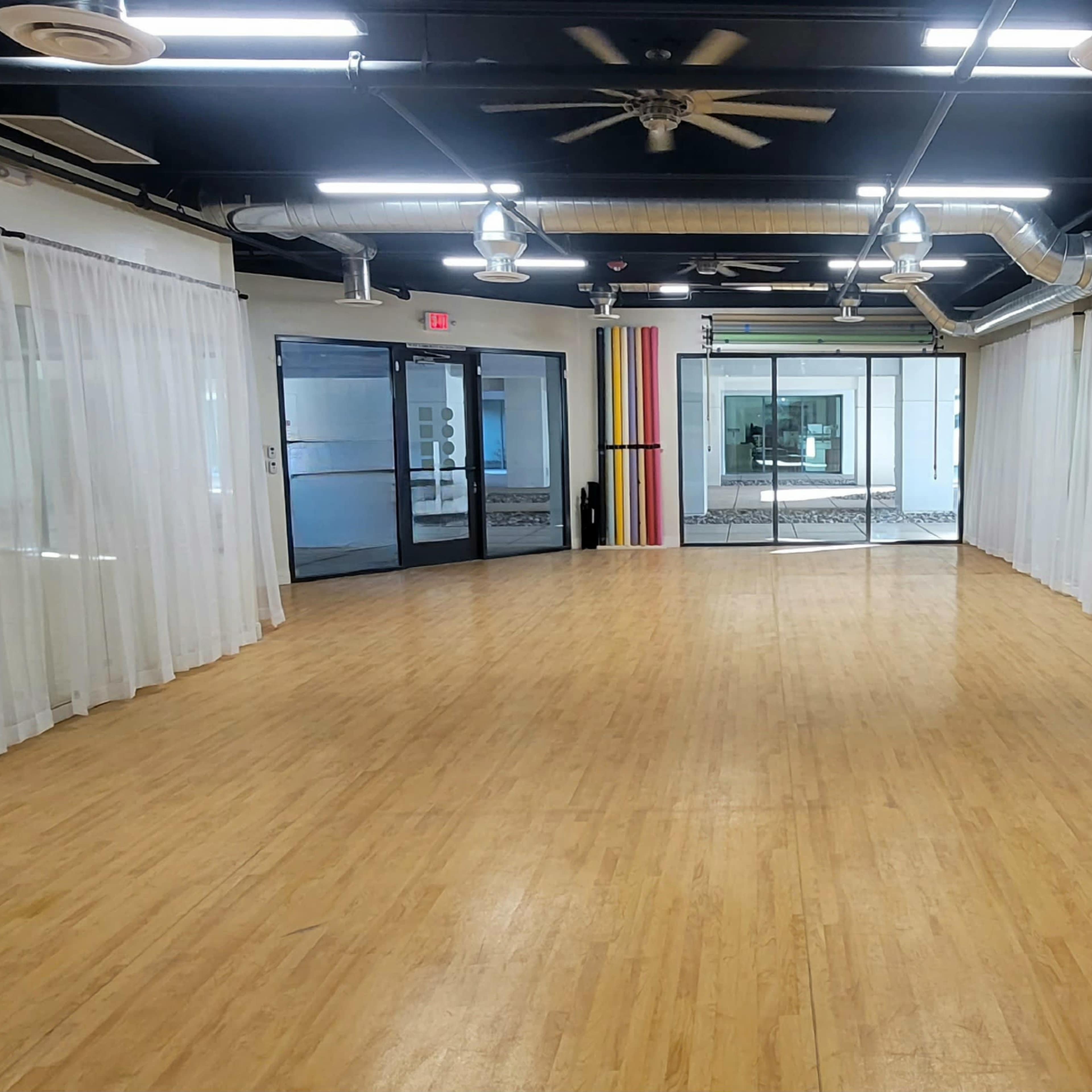 Scottsdale Arizona's Favorite Photography Studio Image in Sonoran Office Plaza, Scottsdale, AZ