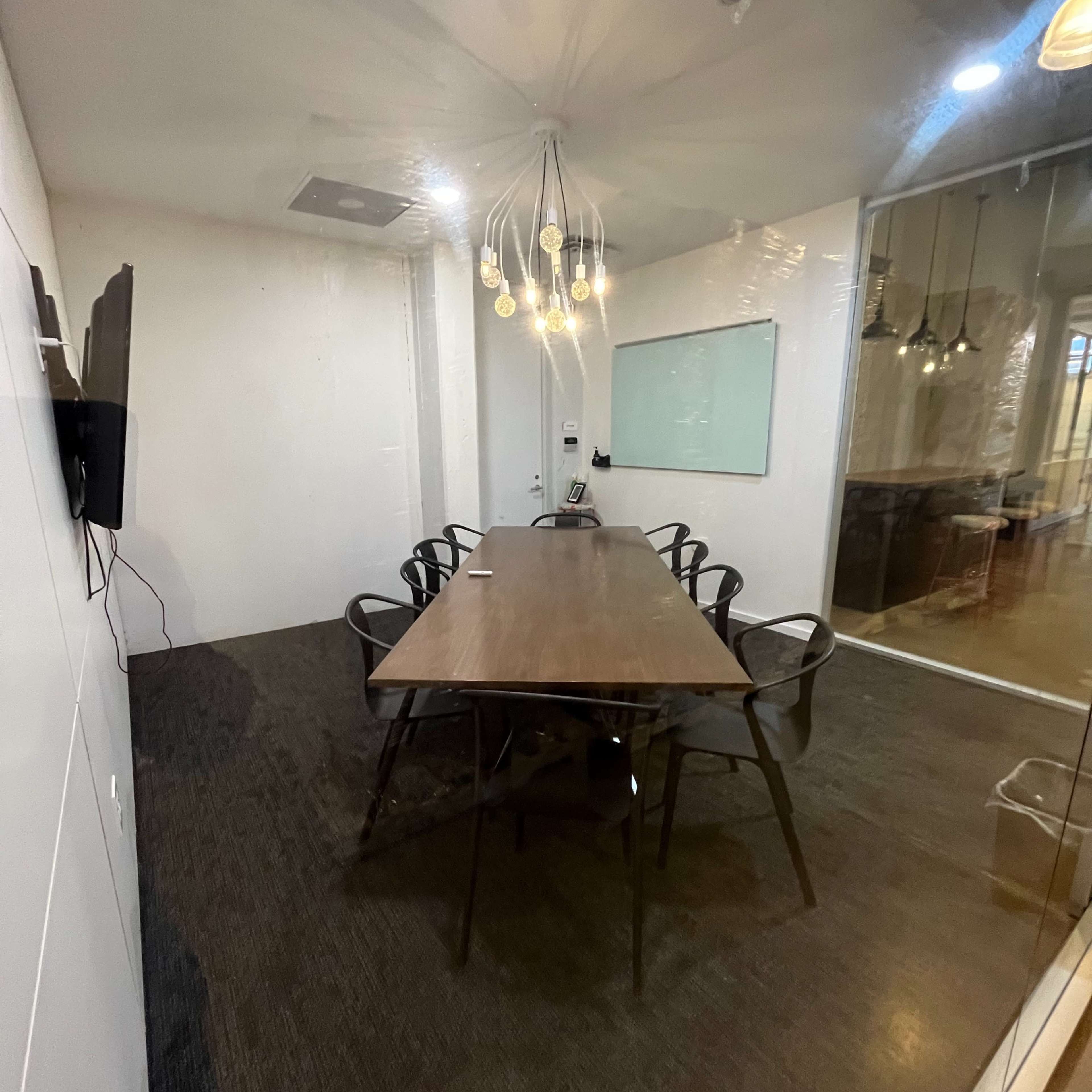 Sleek, Turn-Key 6 Person Meeting Room Image in Second Ward, Houston, TX