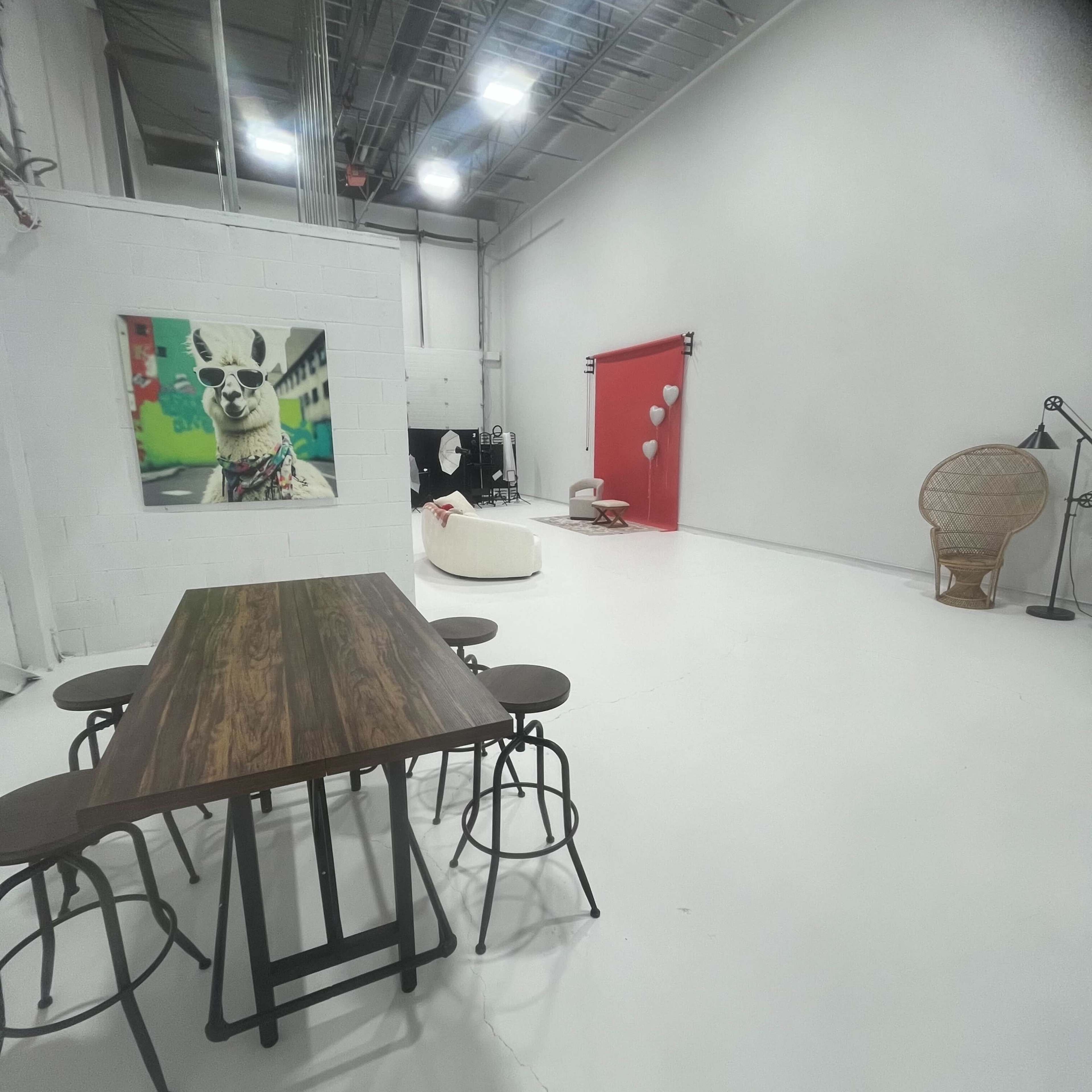 White Walls & Spaces With Character Image in Barrie, Barrie, ON