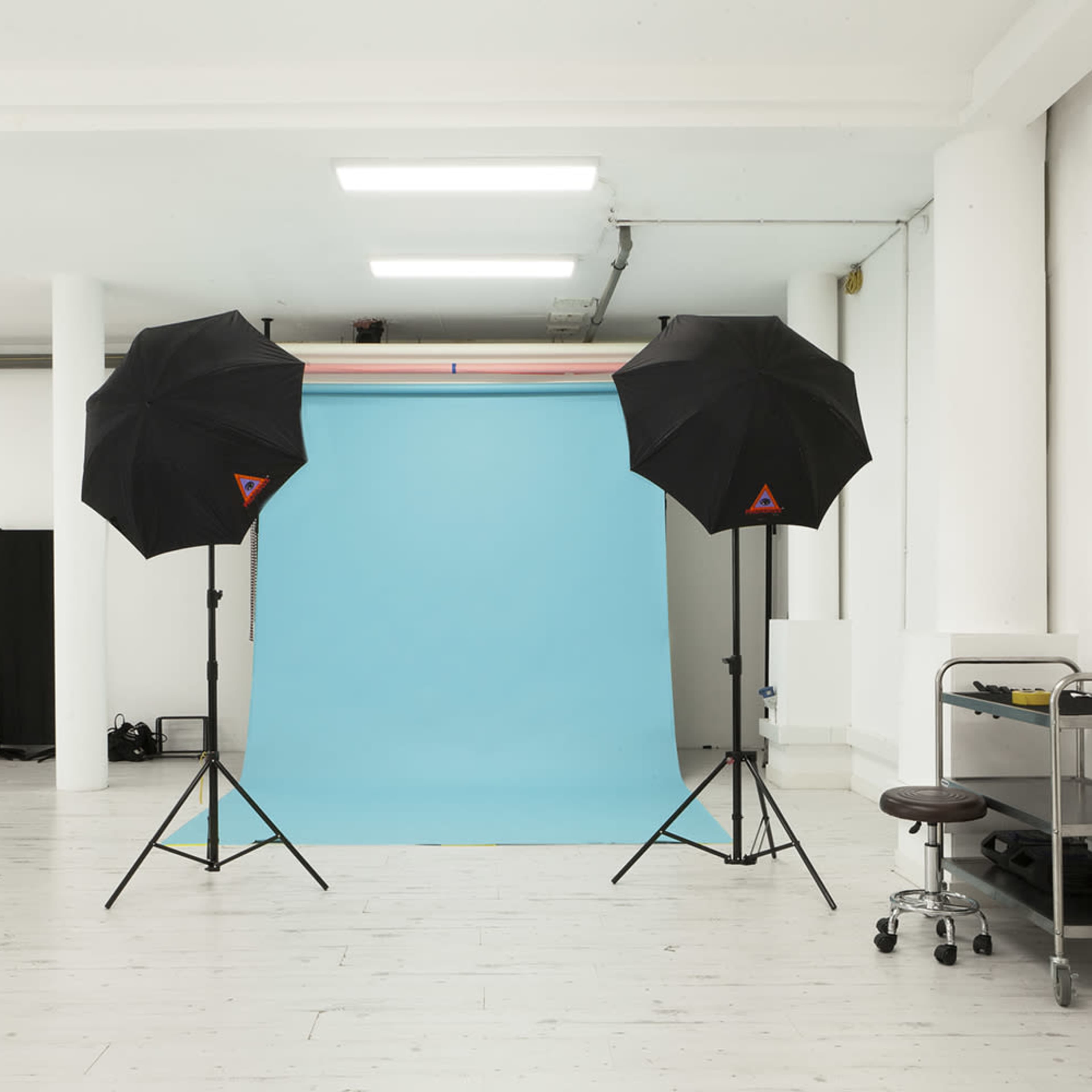 880 sq Ft Studio With White, Black, Grey, Chroma Green and more Colour Backdrops Image in Kentish Town, London, England
