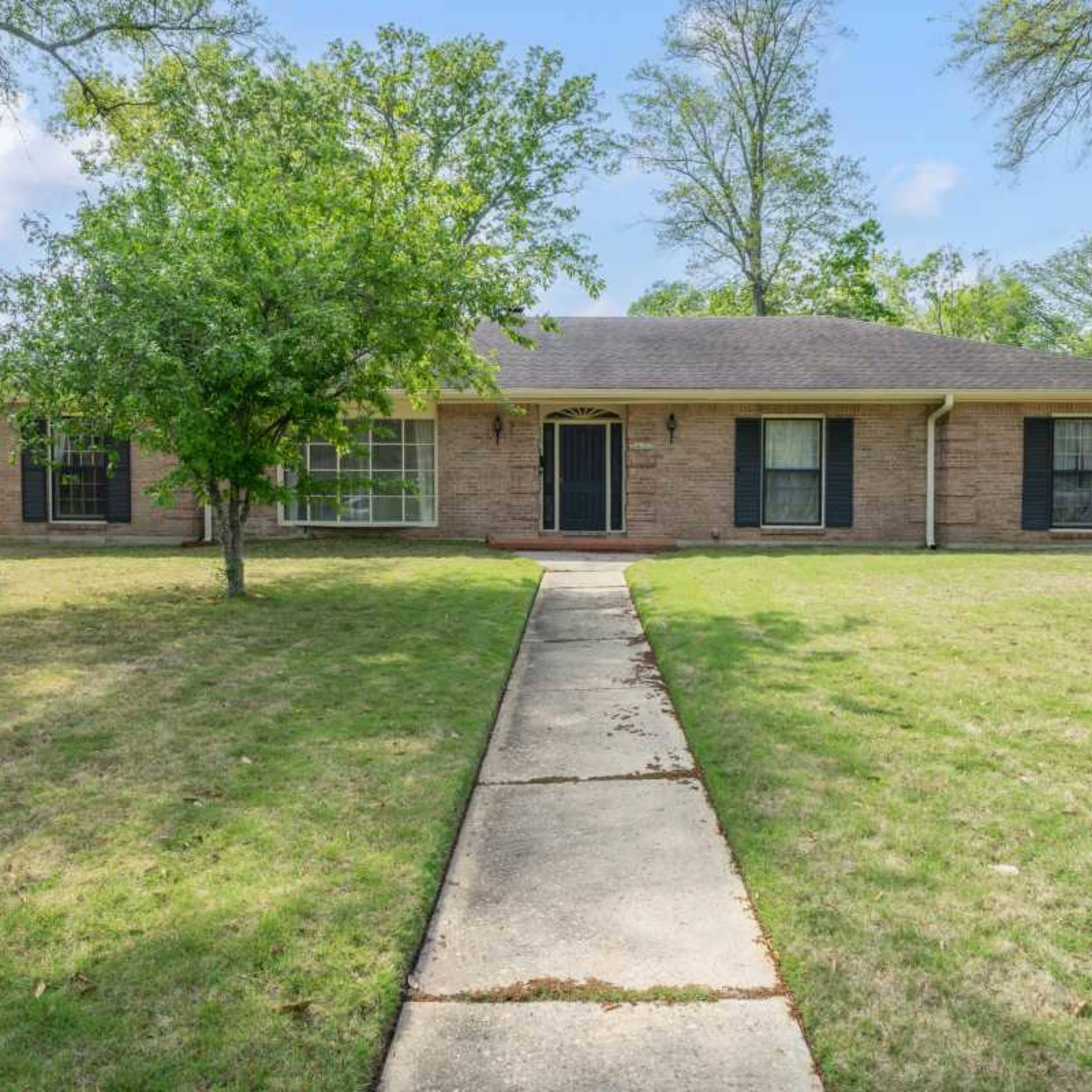 Charming 1965 Gem with a Spacious Yard Image in McGehee/Allendale, Montgomery, AL