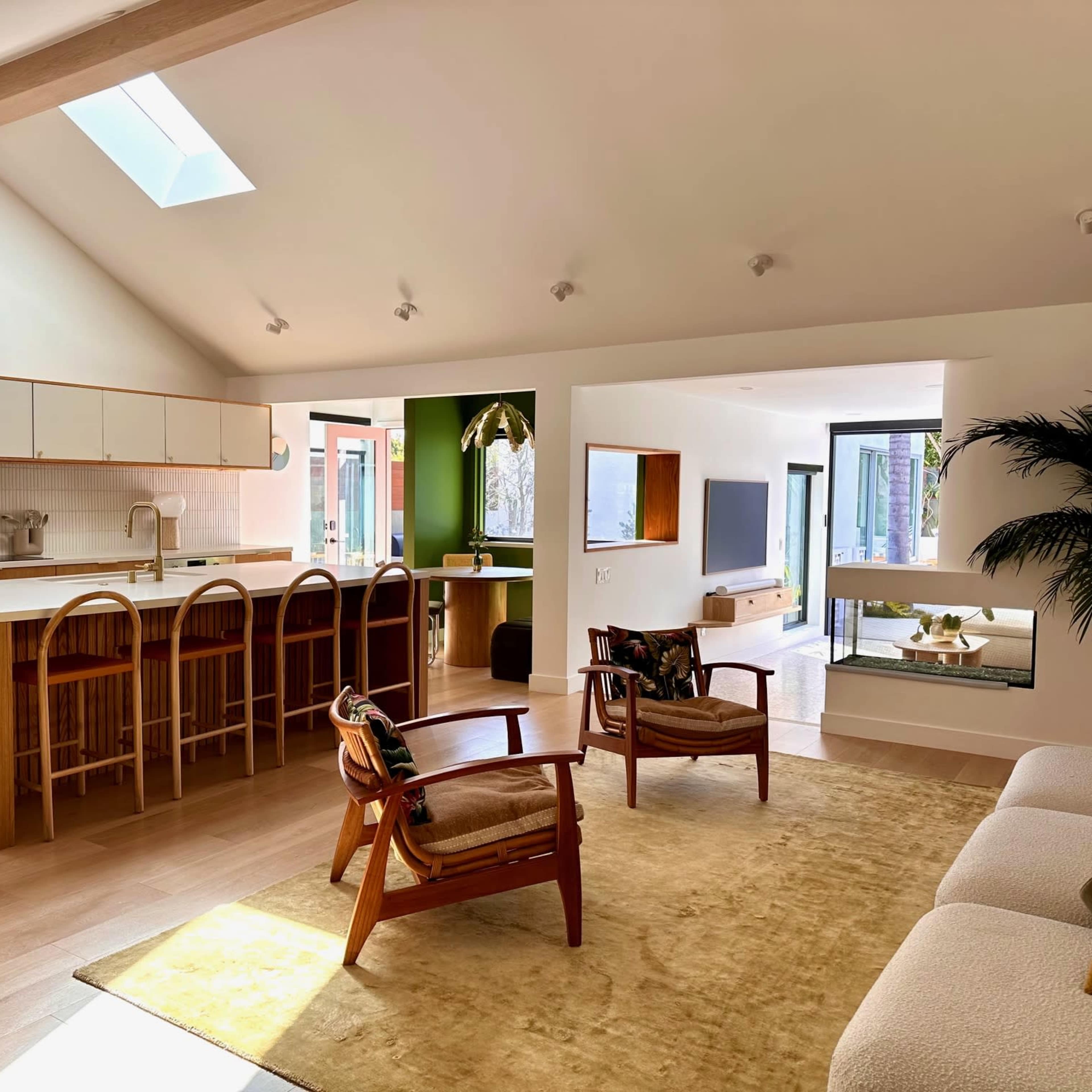 Modern Westside House with Pool & Natural Light Image in Westchester, Los Angeles, CA
