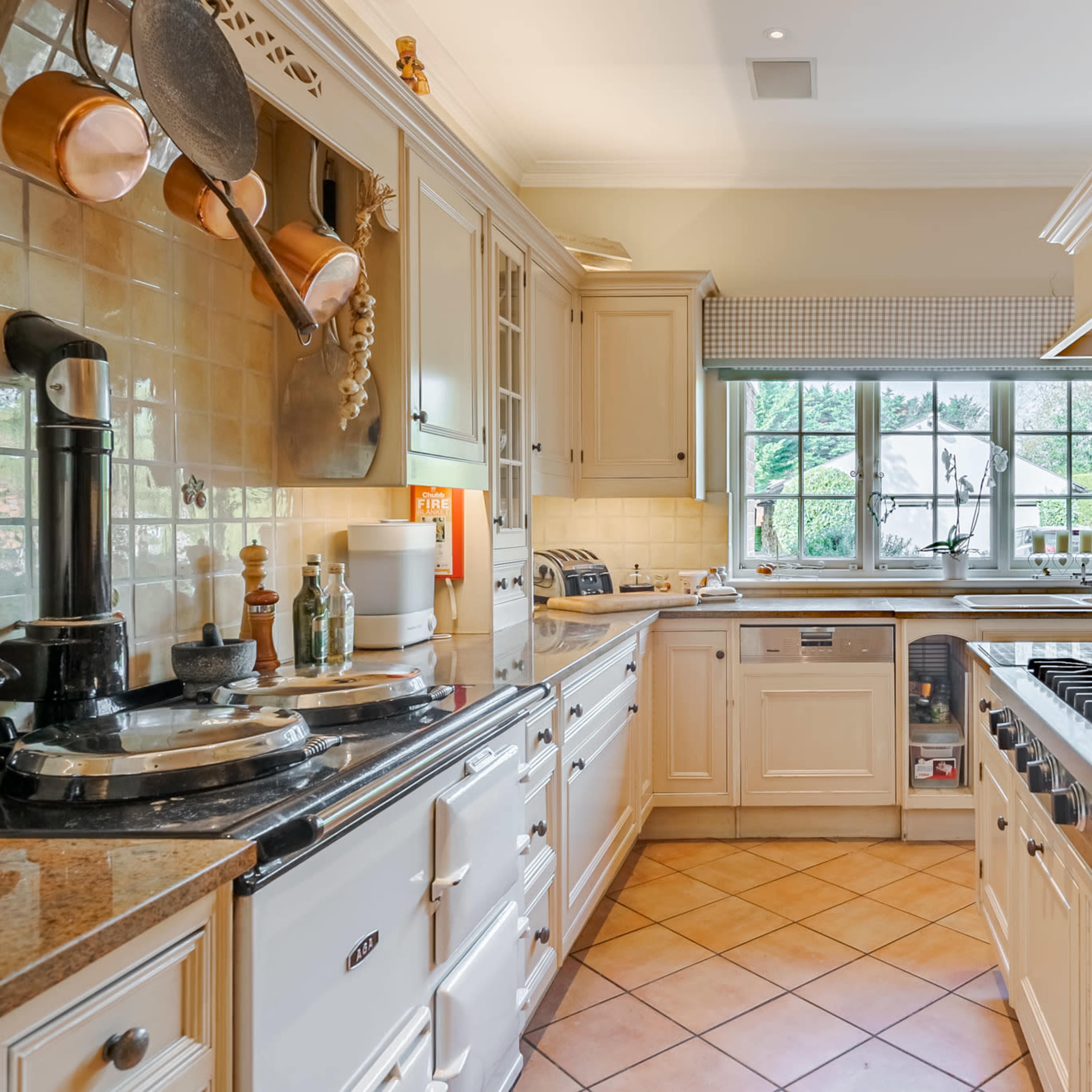 Grade || listed estate with 12 Acres Image in Binfield, Bracknell, England