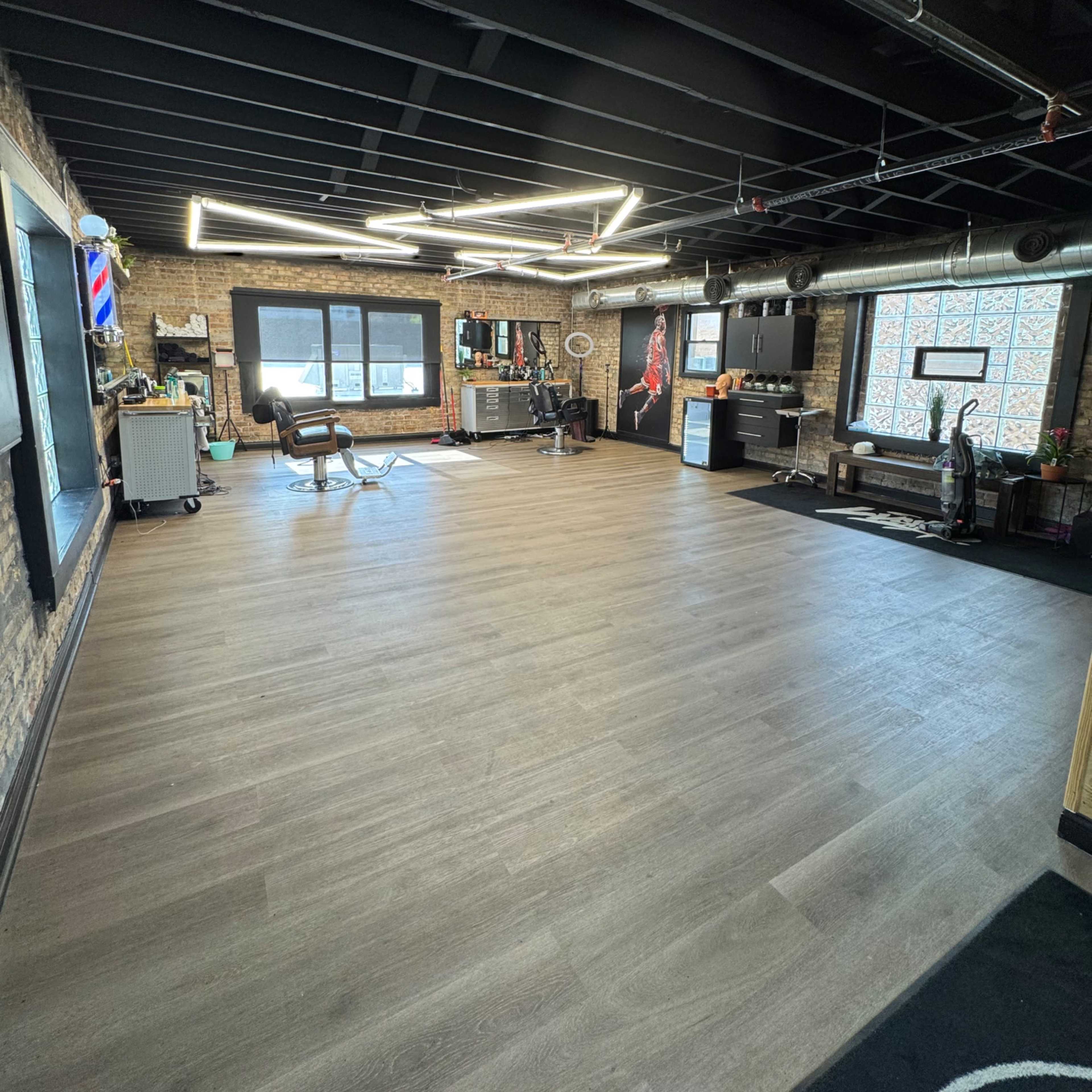 MOBSTER BARBERSHOP LOFT Image in York Township, Elmhurst, IL