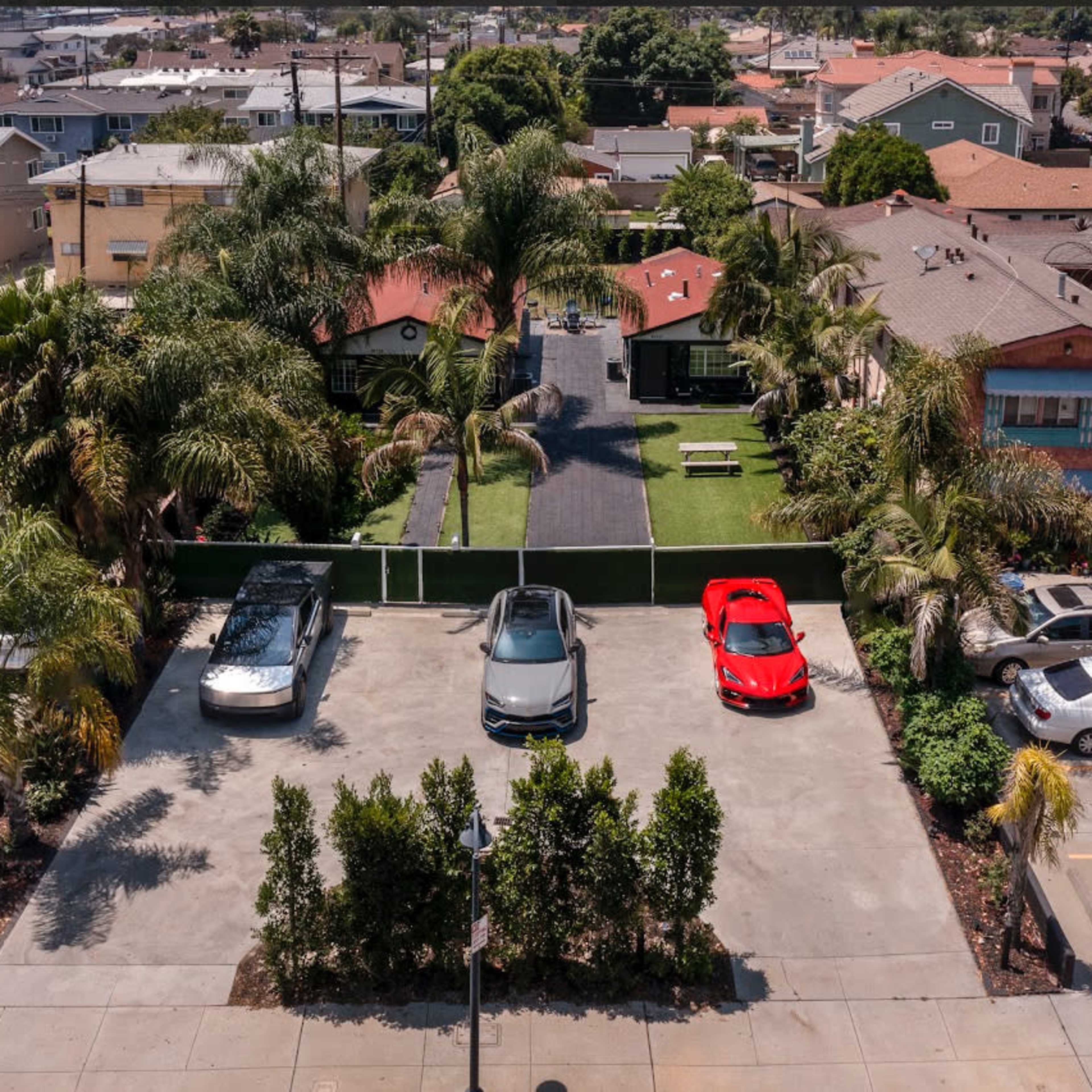 SERENITY SOCIAL EVENTS- LUXURY PRIVATE 1 ACRE| COMPOUND Image in Downey, Downey, CA