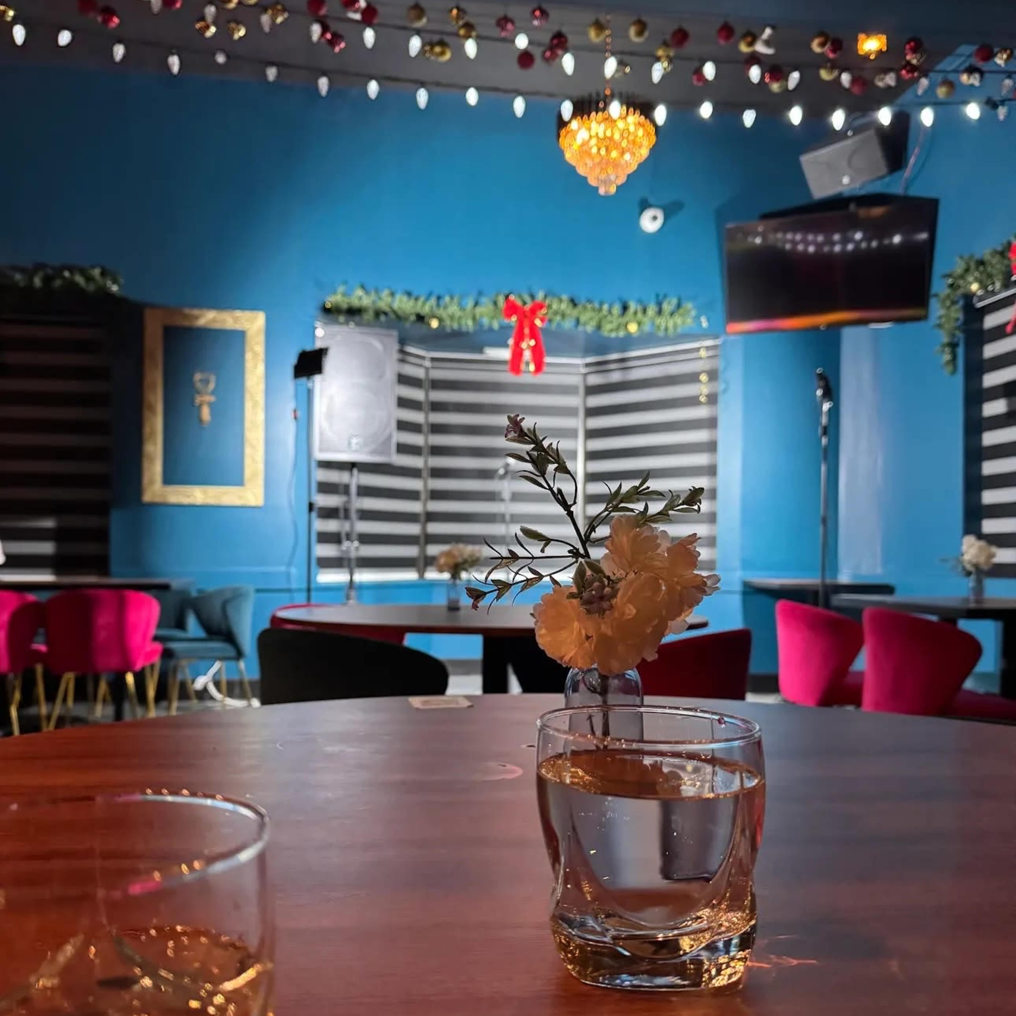 A Cutesy and Cozy Lounge Image in Mississauga, Mississauga, ON